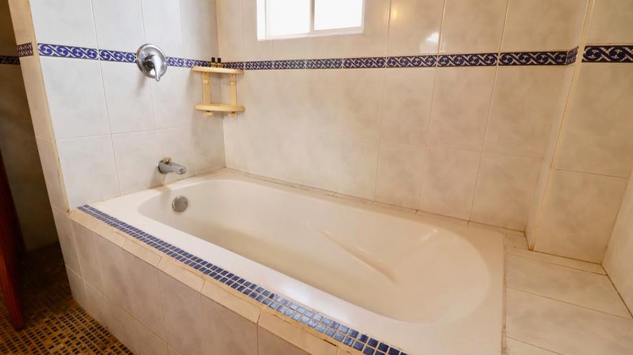 Pátzcuaro, Michoacán de Ocampo, 61608, Mexico, 4 Bedrooms Bedrooms, ,3 BathroomsBathrooms,Residential,For Sale,1917214