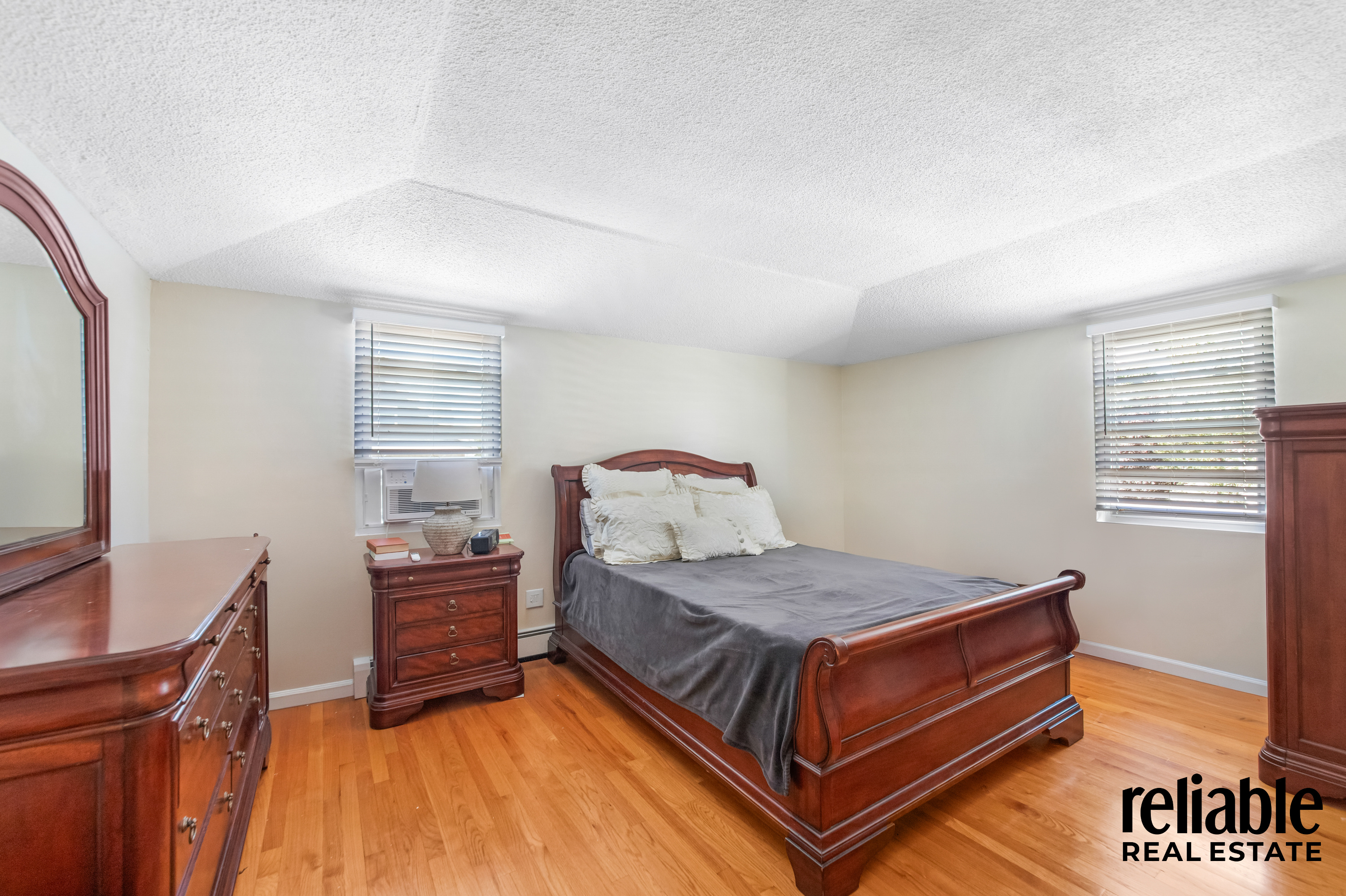Bayside, New York, 11361, United States, 3 Bedrooms Bedrooms, ,3 BathroomsBathrooms,Residential,For Sale,1941734