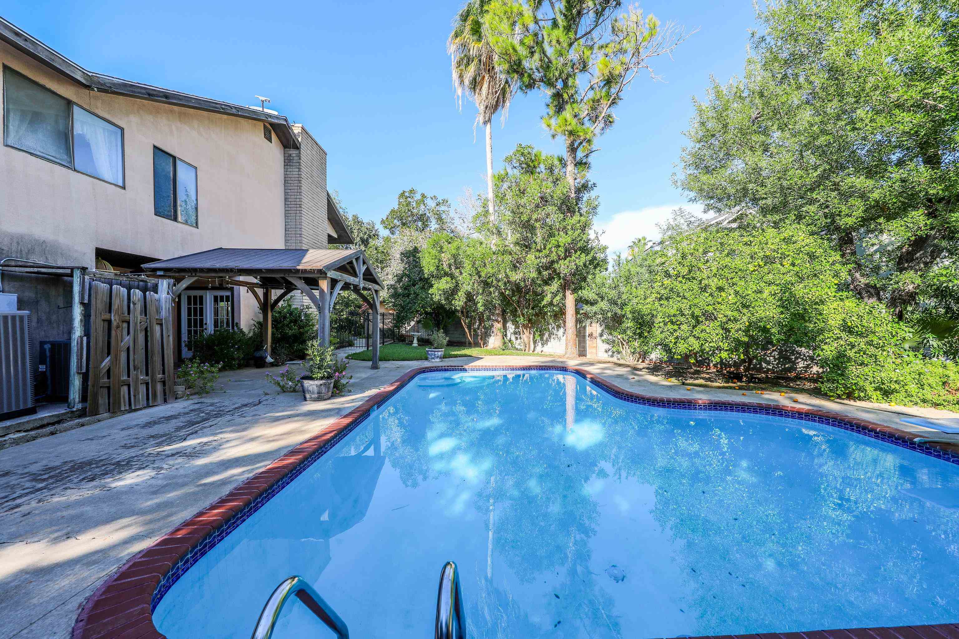 LAREDO, Texas, 78041, United States, 5 Bedrooms Bedrooms, ,3 BathroomsBathrooms,Residential,For Sale,1967607