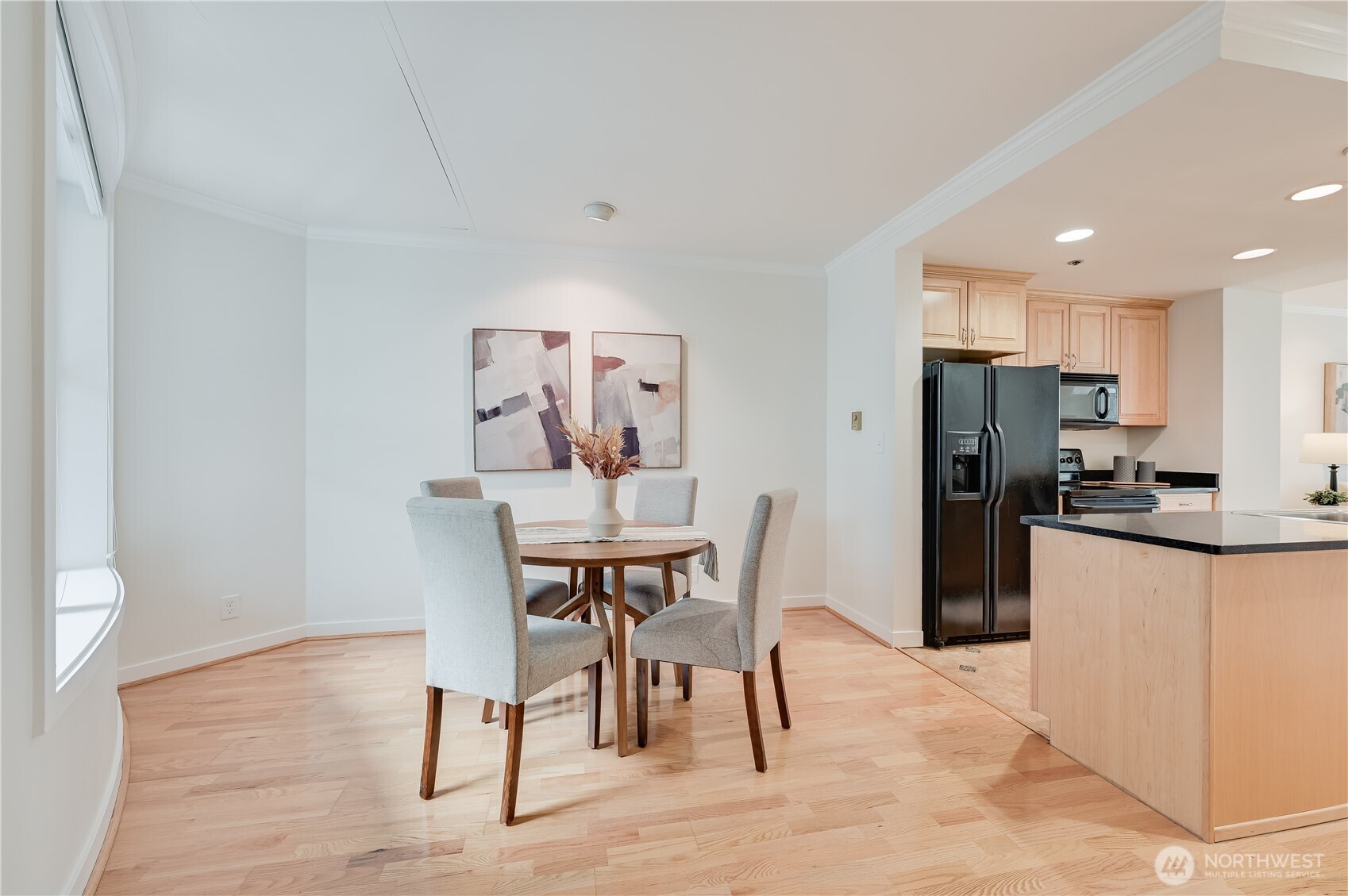 Seattle, Washington, 98101, United States, 2 Bedrooms Bedrooms, ,1 BathroomBathrooms,Residential,For Sale,1827633