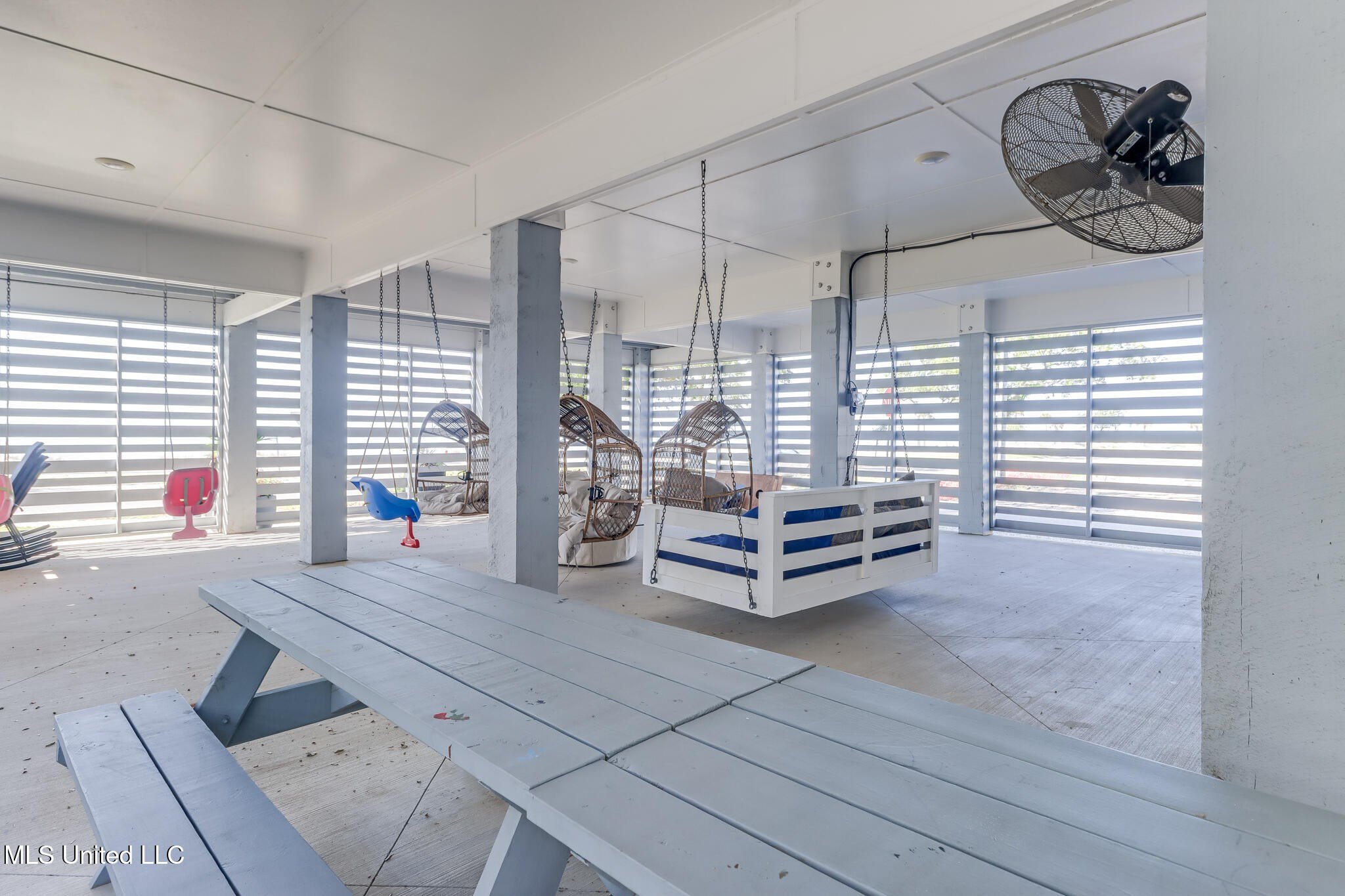 Gulfport, Mississippi, 39501, United States, 5 Bedrooms Bedrooms, ,4 BathroomsBathrooms,Residential,For Sale,1983145