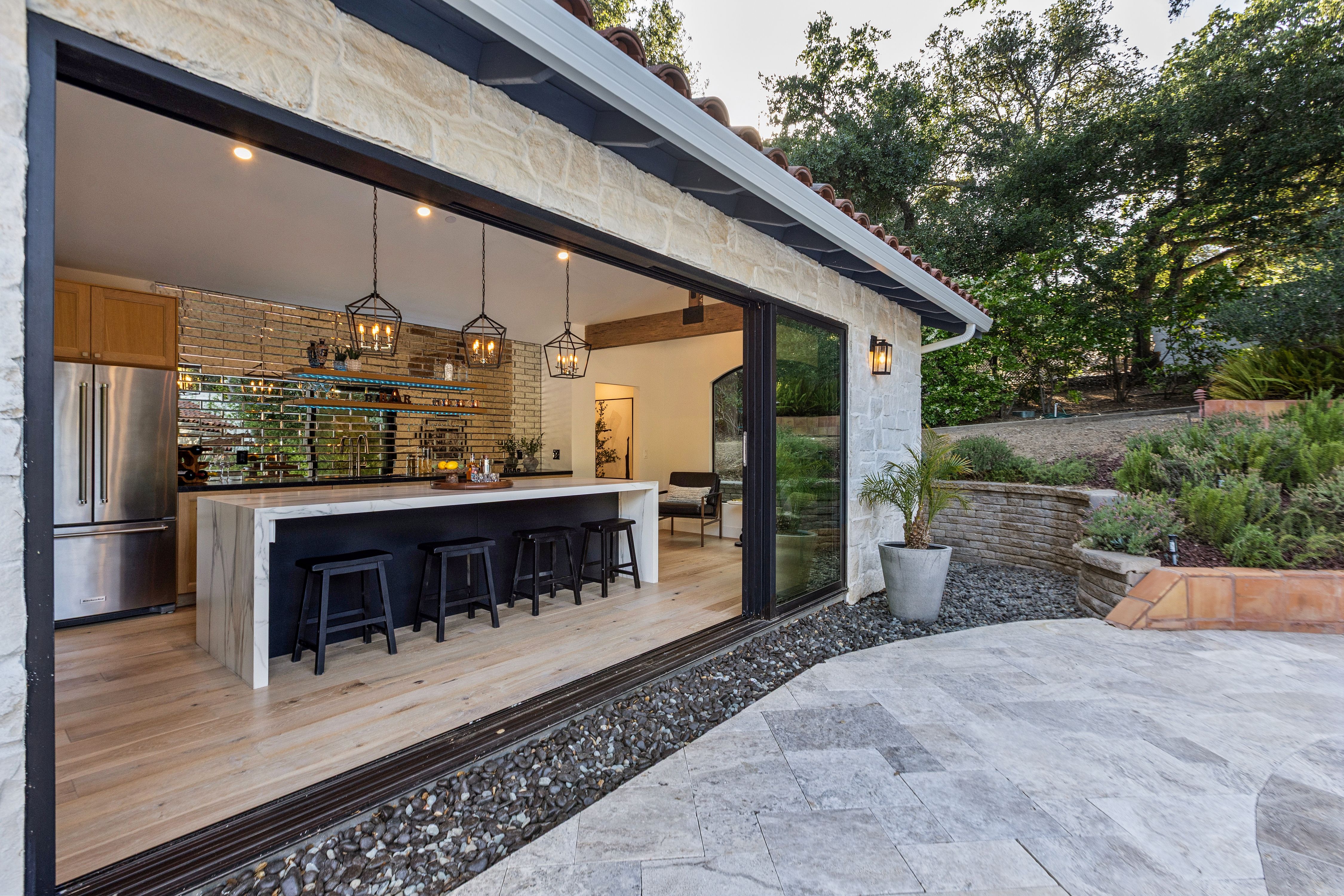  Private Gated Sanctuary With Expansive Outdoor Living - 物件實景
