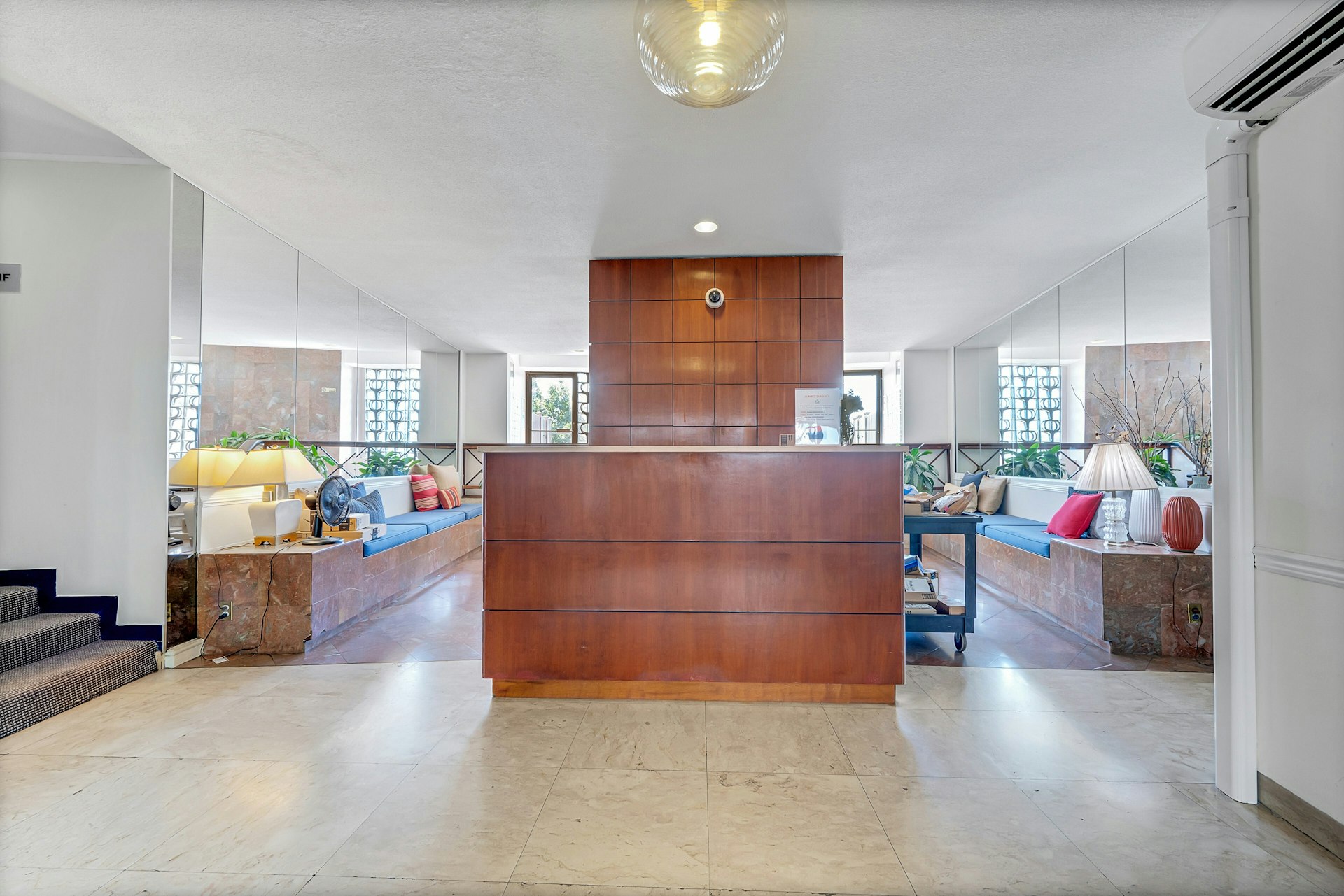  2400 Johnson Avenue - 物件實景