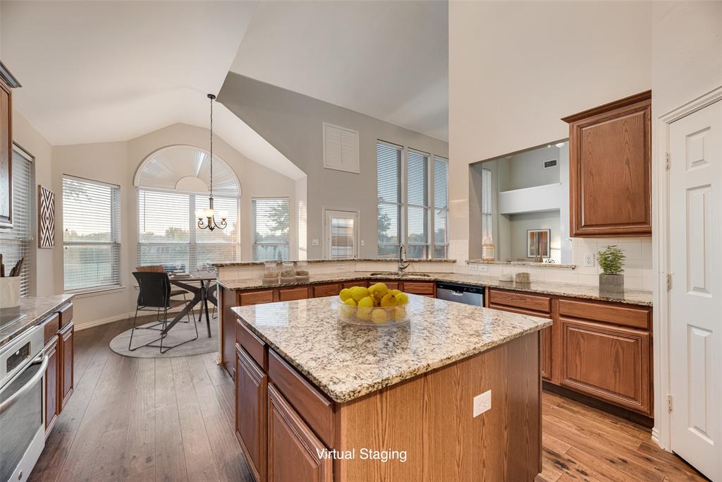 Rowlett, Texas, 75089, United States, 5 Bedrooms Bedrooms, ,4 BathroomsBathrooms,Residential,For Sale,1975725