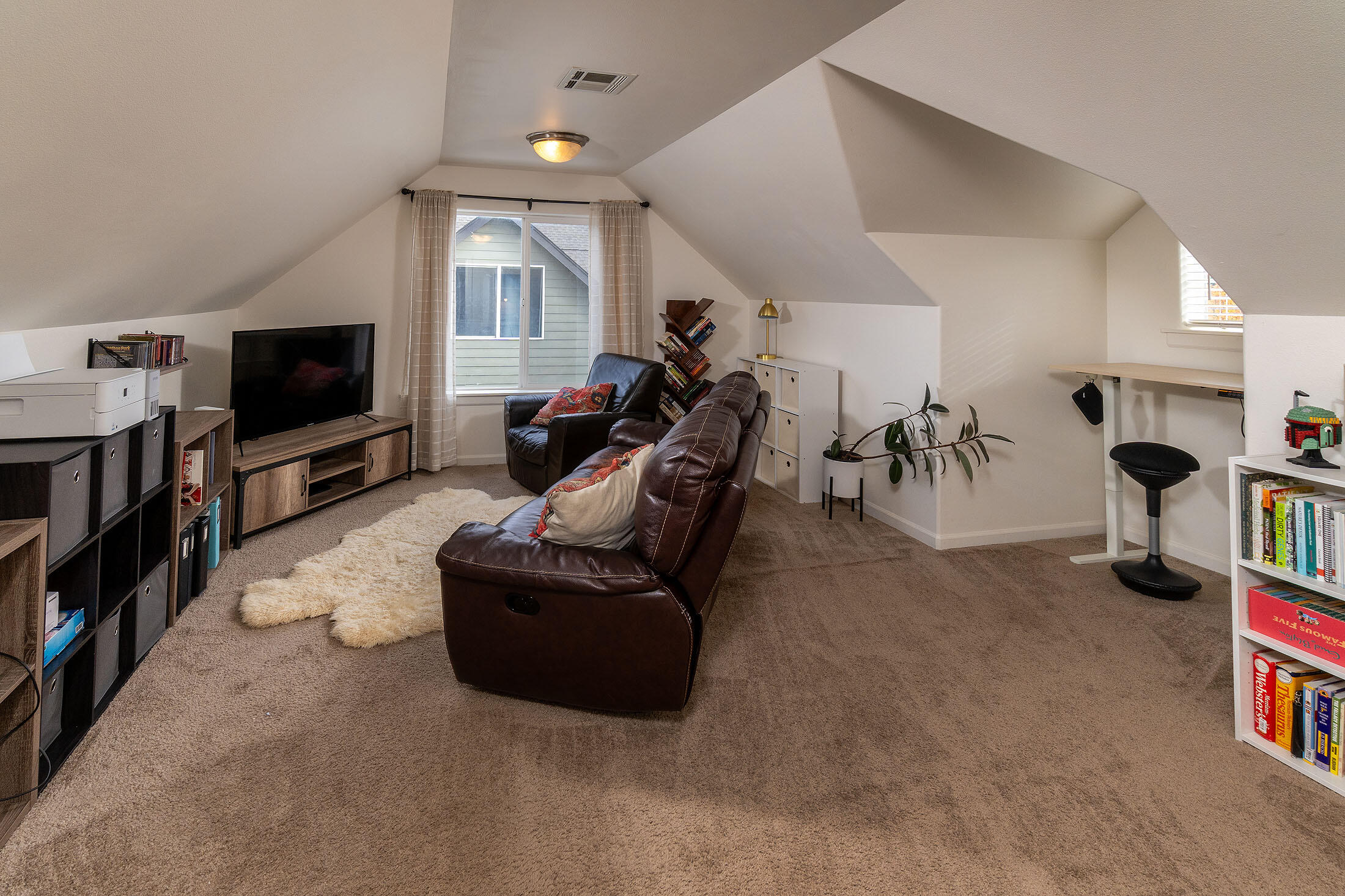 Bend, Oregon, 97701, United States, 3 Bedrooms Bedrooms, ,3 BathroomsBathrooms,Residential,For Sale,1991752