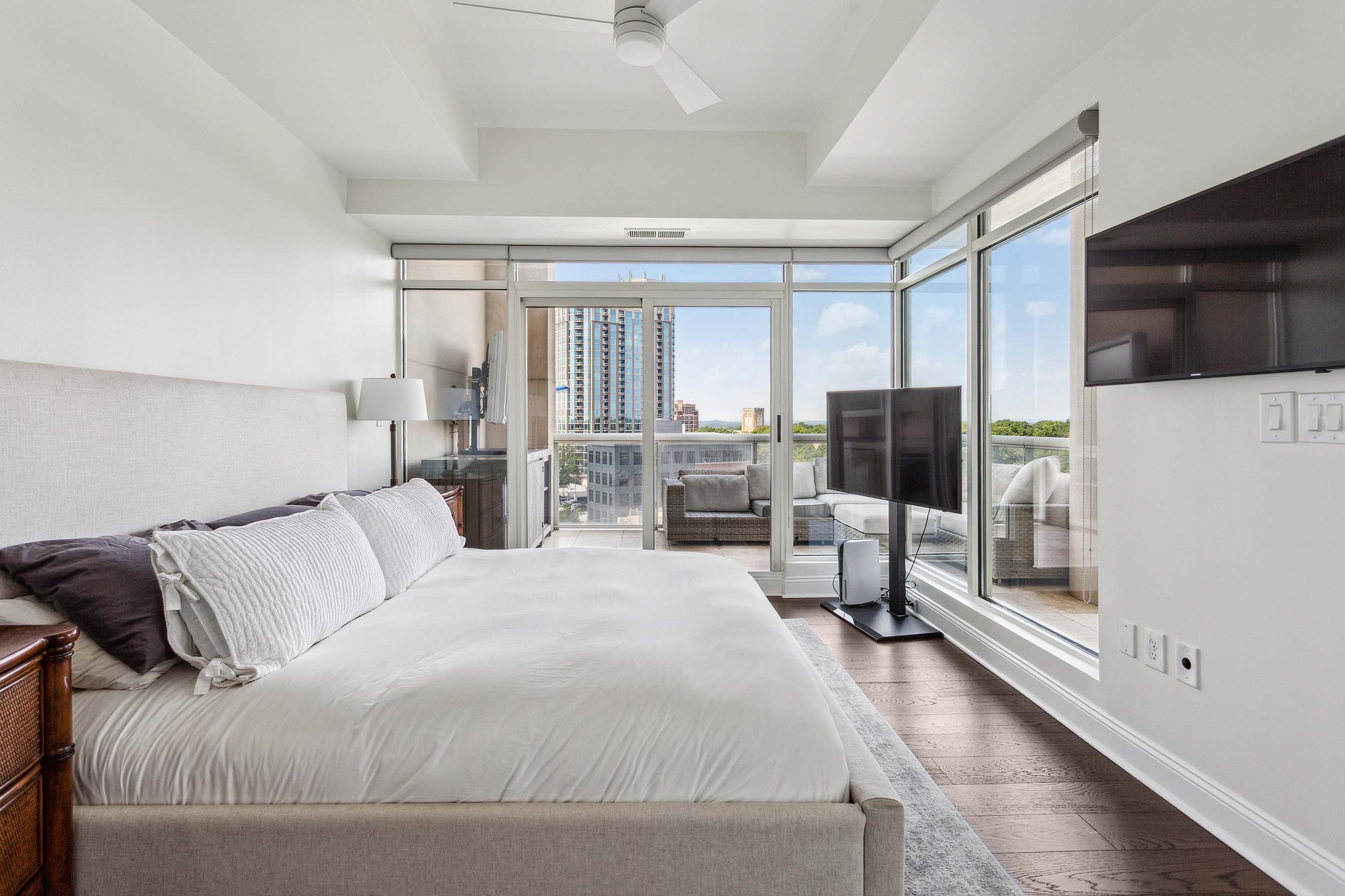  Unparalleled Views from this Renovated Corner Unit in the Heart of Buckhead - 物件實景
