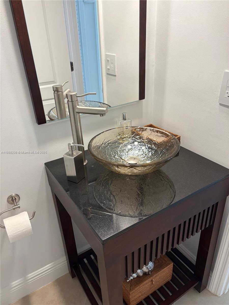 Coral Gables, Florida, 33134, United States, 2 Bedrooms Bedrooms, ,3 BathroomsBathrooms,Residential,For Sale,1987506