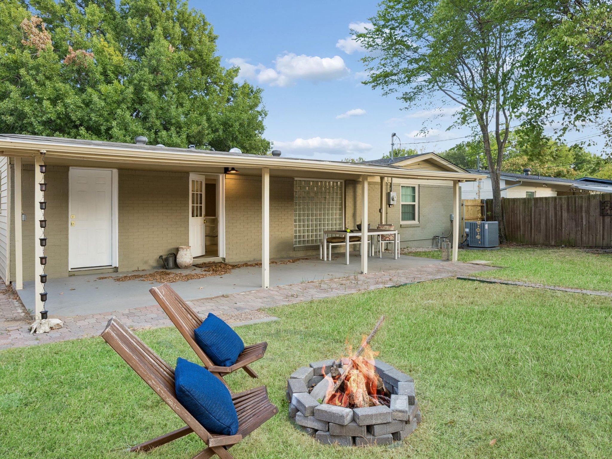  Light-Filled Midcentury Living Near White Rock Lake - 物件實景