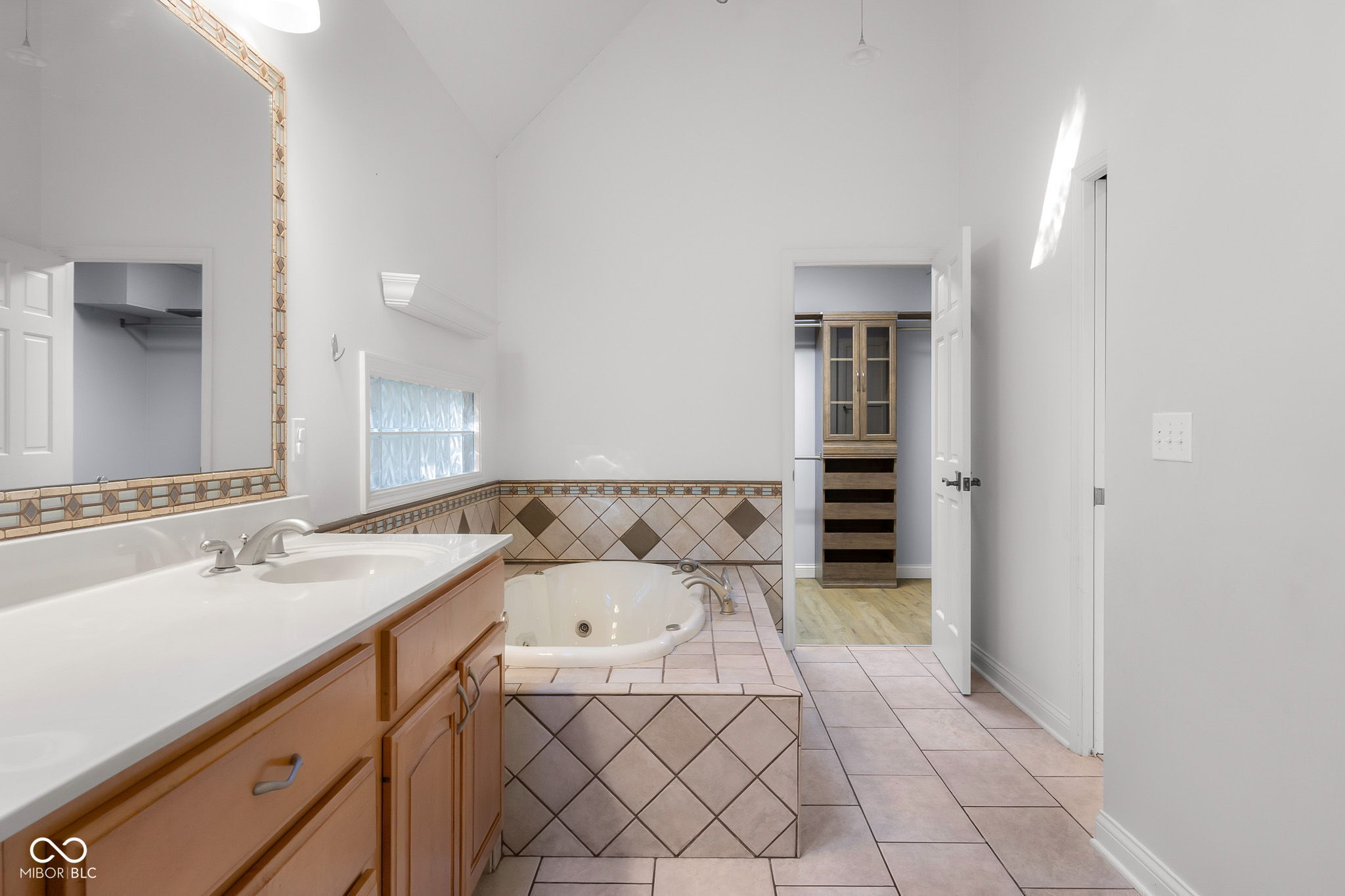 Columbus, Indiana, 47201, United States, 5 Bedrooms Bedrooms, ,6 BathroomsBathrooms,Residential,For Sale,1982008