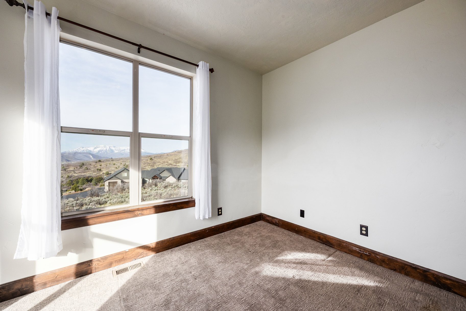 The Ultimate Multi-Generational Mountain Retreat Backing to 500 Acres of Open Sp - 物件實景