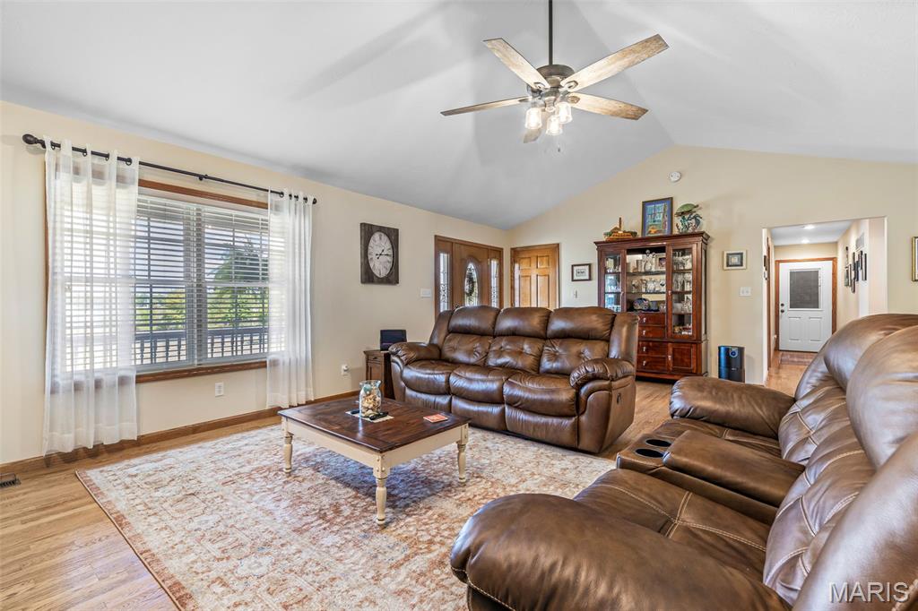 Farmington, Missouri, 63640, United States, 3 Bedrooms Bedrooms, ,3 BathroomsBathrooms,Residential,For Sale,1947219