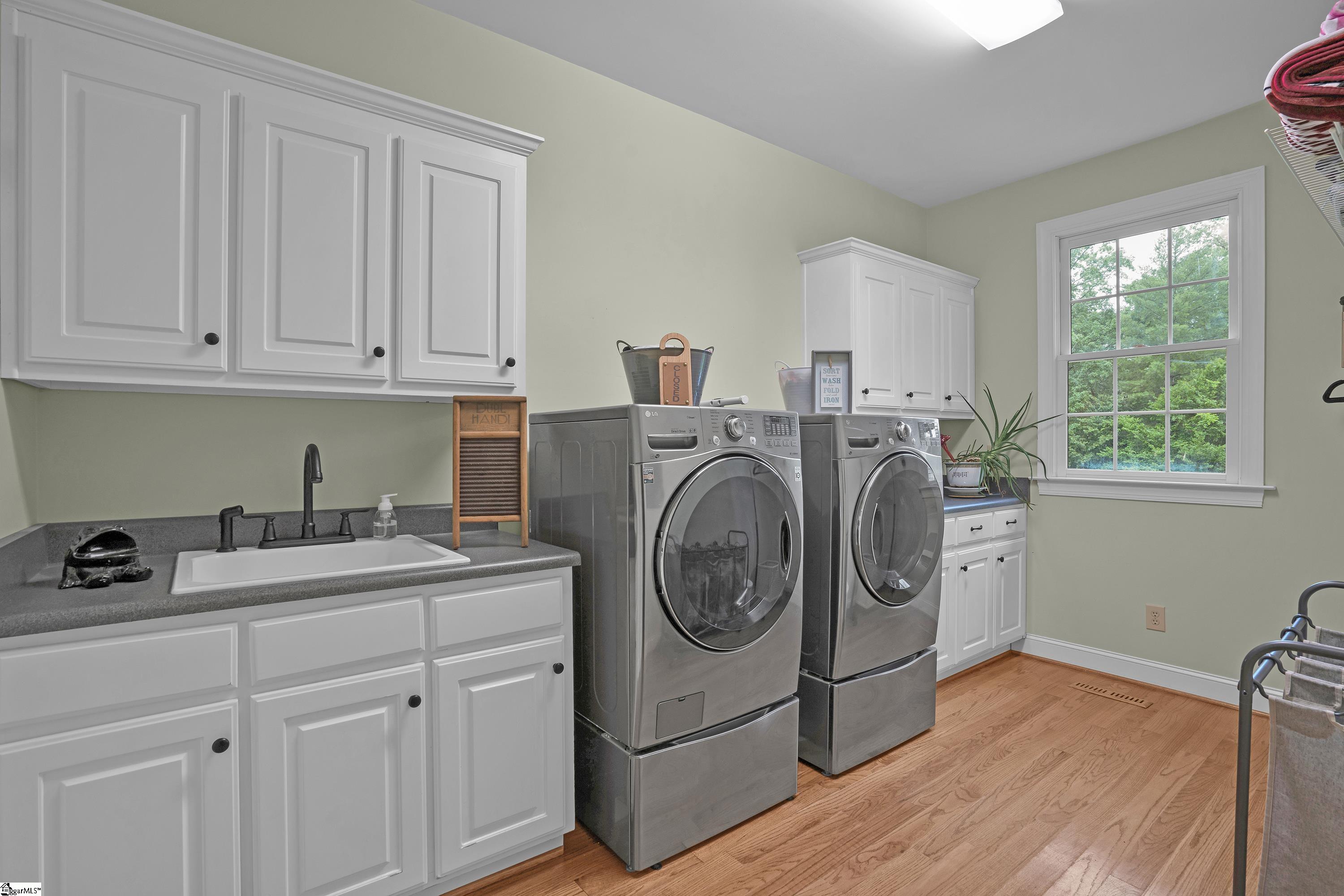 Landrum, South Carolina, 29356, United States, 5 Bedrooms Bedrooms, ,3 BathroomsBathrooms,Residential,For Sale,1868751