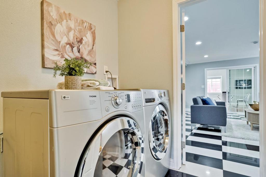 Union City, California, 94587, United States, 4 Bedrooms Bedrooms, ,3 BathroomsBathrooms,Residential,For Sale,1978572