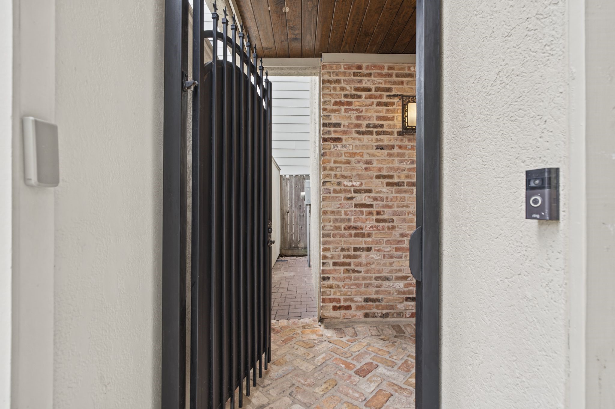  4122 Floyd Street A - 物件實景