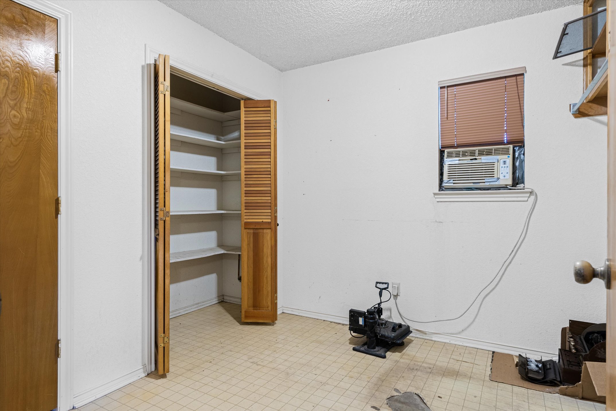 Canton, Texas, 75103, United States, 3 Bedrooms Bedrooms, ,2 BathroomsBathrooms,Residential,For Sale,1974992