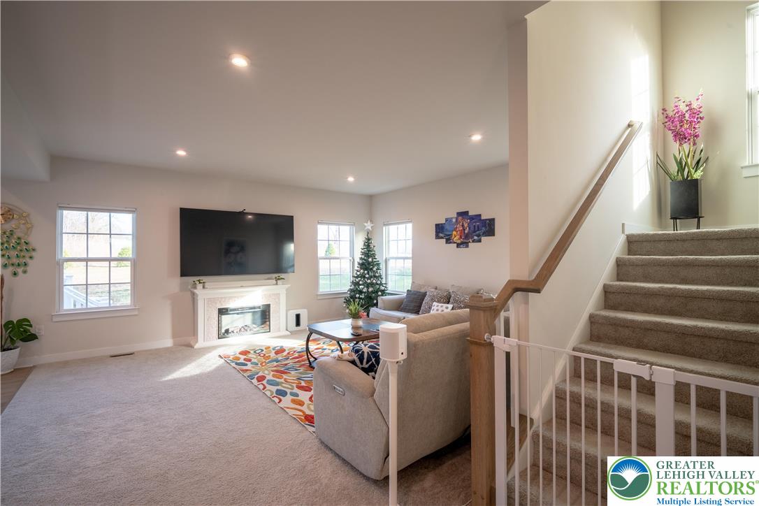 North Catasauqua Bor, Pennsylvania, 18032, United States, 4 Bedrooms Bedrooms, ,4 BathroomsBathrooms,Residential,For Sale,2001673