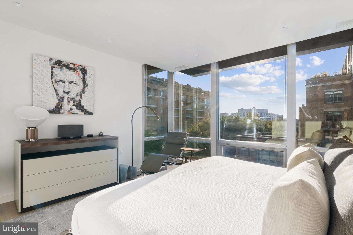 Washington, District of Columbia, 20037, United States, 3 Bedrooms Bedrooms, ,3 BathroomsBathrooms,Residential,For Sale,1961771