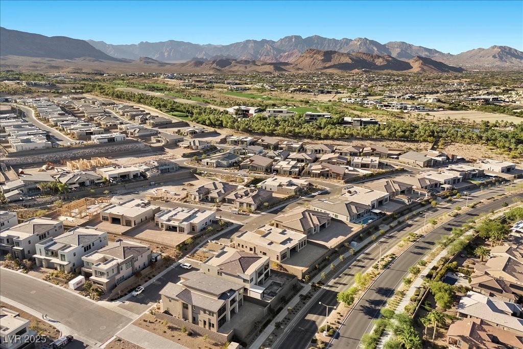 Las Vegas, Nevada, 89135, United States, 5 Bedrooms Bedrooms, ,6 BathroomsBathrooms,Residential,For Sale,1987610