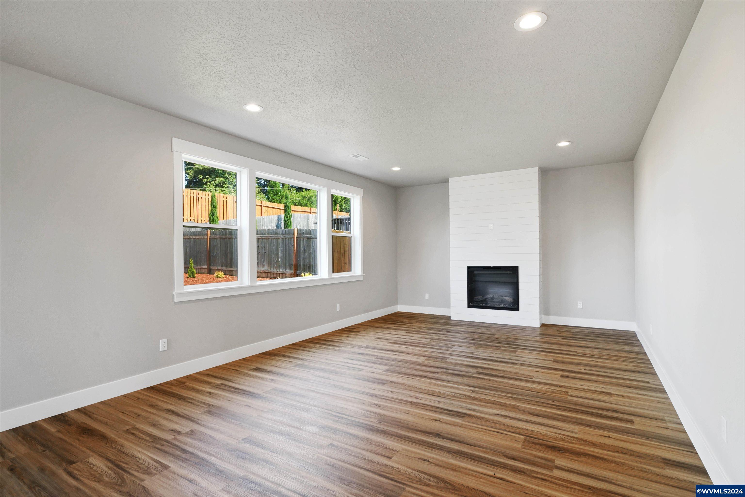 Salem, Oregon, 97306, United States, 3 Bedrooms Bedrooms, ,3 BathroomsBathrooms,Residential,For Sale,1695520