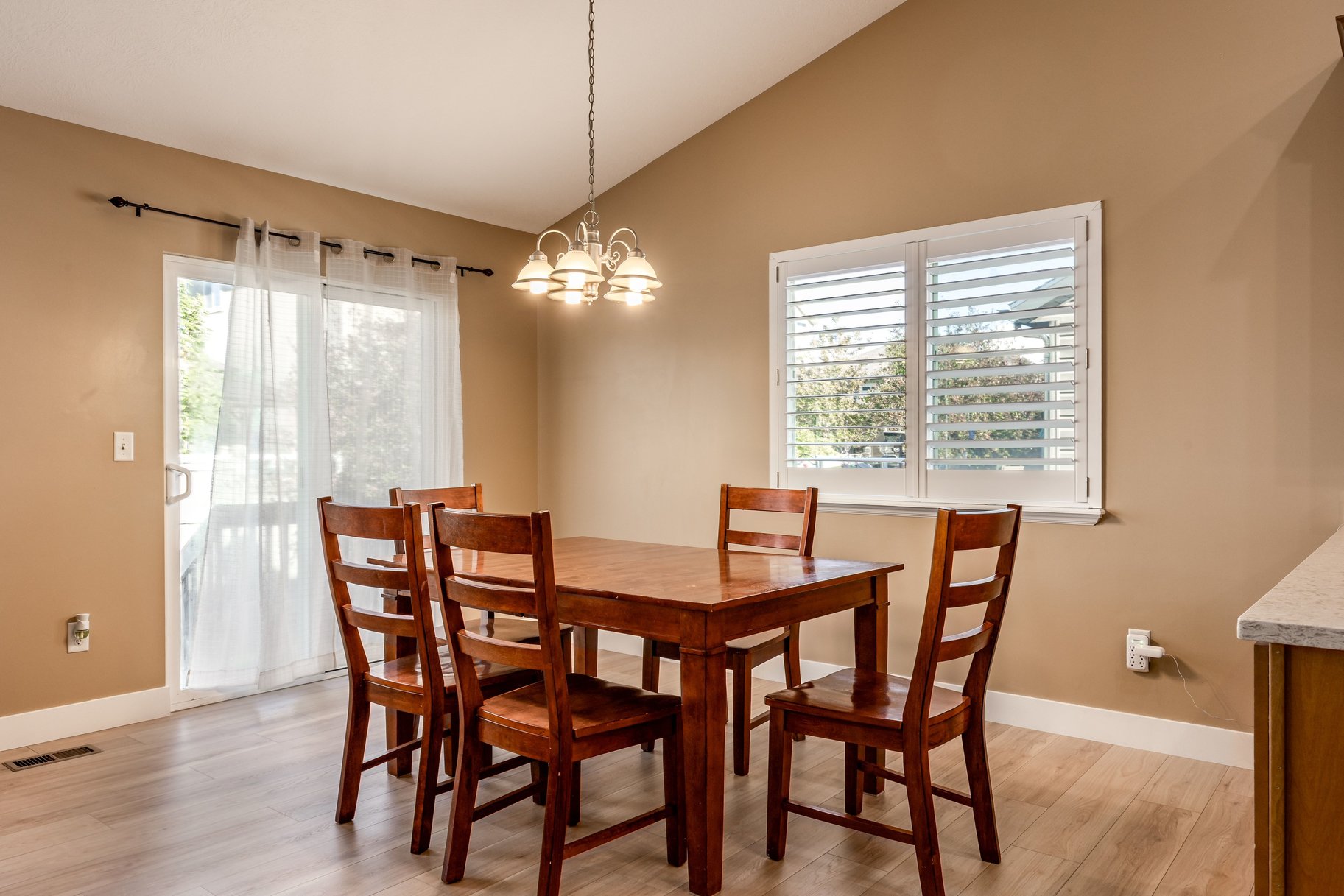  Move-In Ready in an Established Eagle Mountain Neighborhood - 物件實景