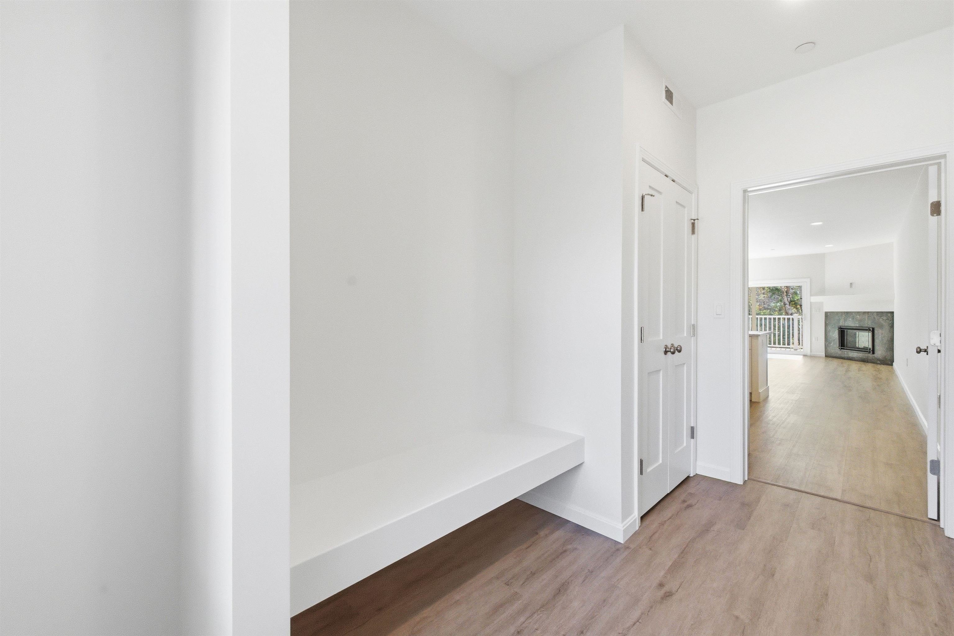 Lincoln, New Hampshire, 03251, United States, 3 Bedrooms Bedrooms, ,2 BathroomsBathrooms,Residential,For Sale,1980638