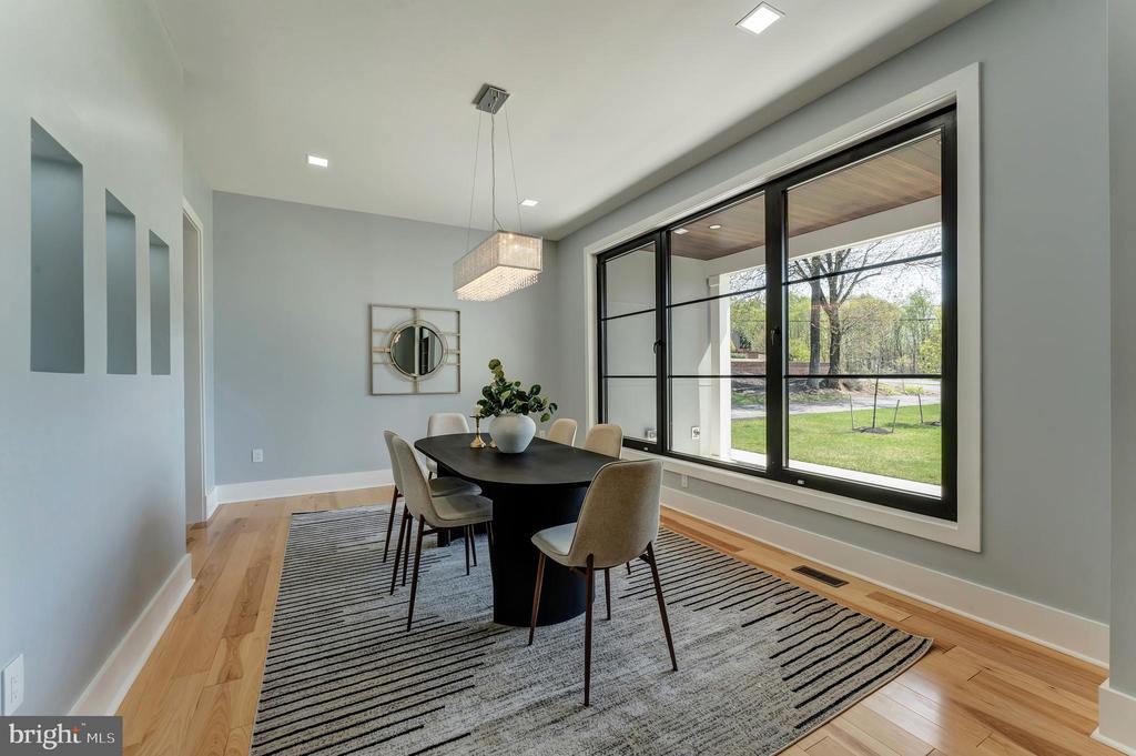 Herndon, Virginia, 20170, United States, 6 Bedrooms Bedrooms, ,6 BathroomsBathrooms,Residential,For Sale,1941281
