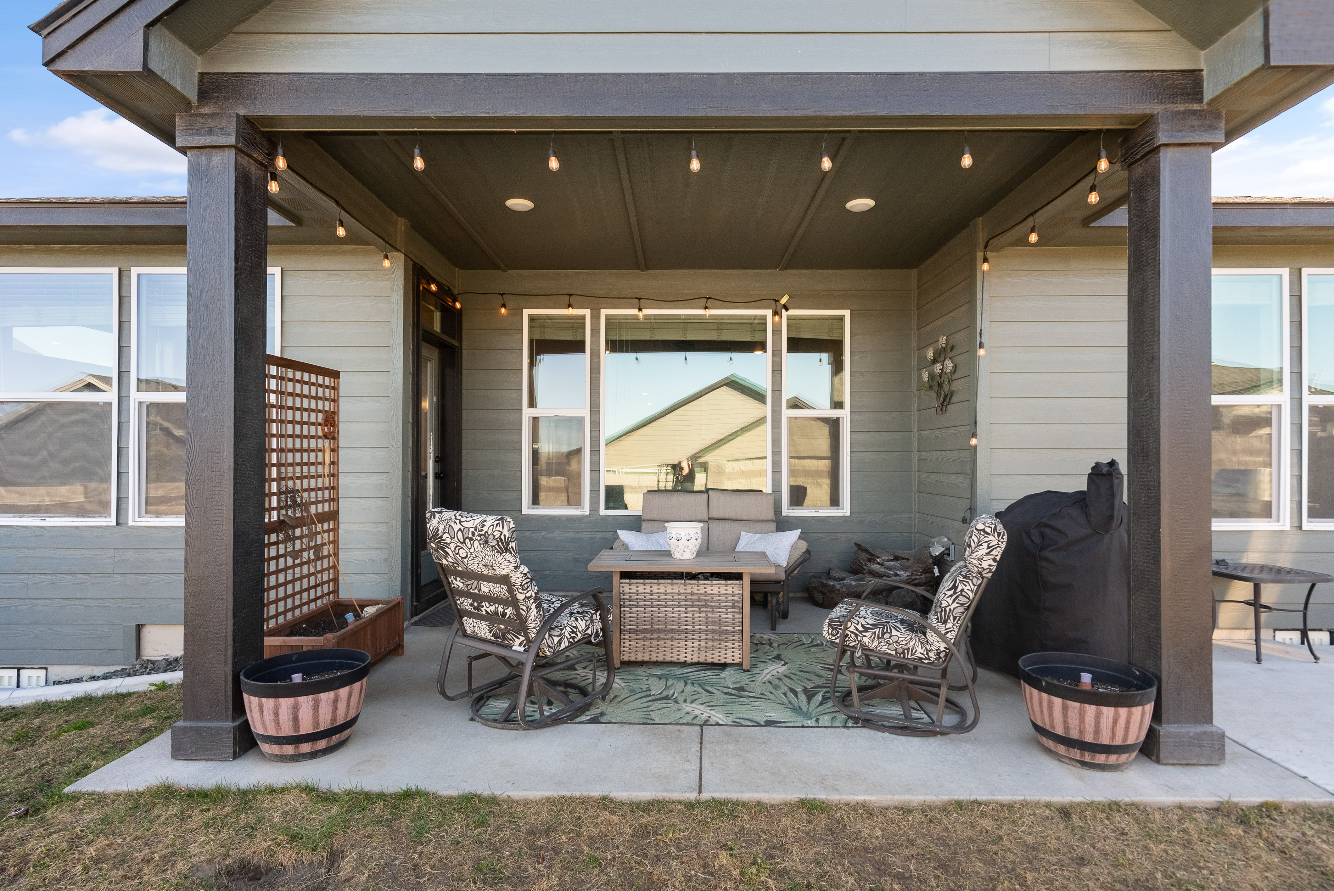  2024 West Richland Gem + RV Parking - 物件實景