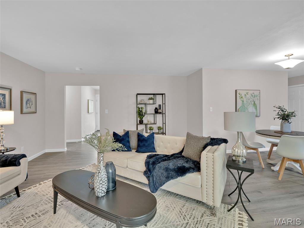 Ballwin, Missouri, 63011, United States, 5 Bedrooms Bedrooms, ,3 BathroomsBathrooms,Residential,For Sale,1992097