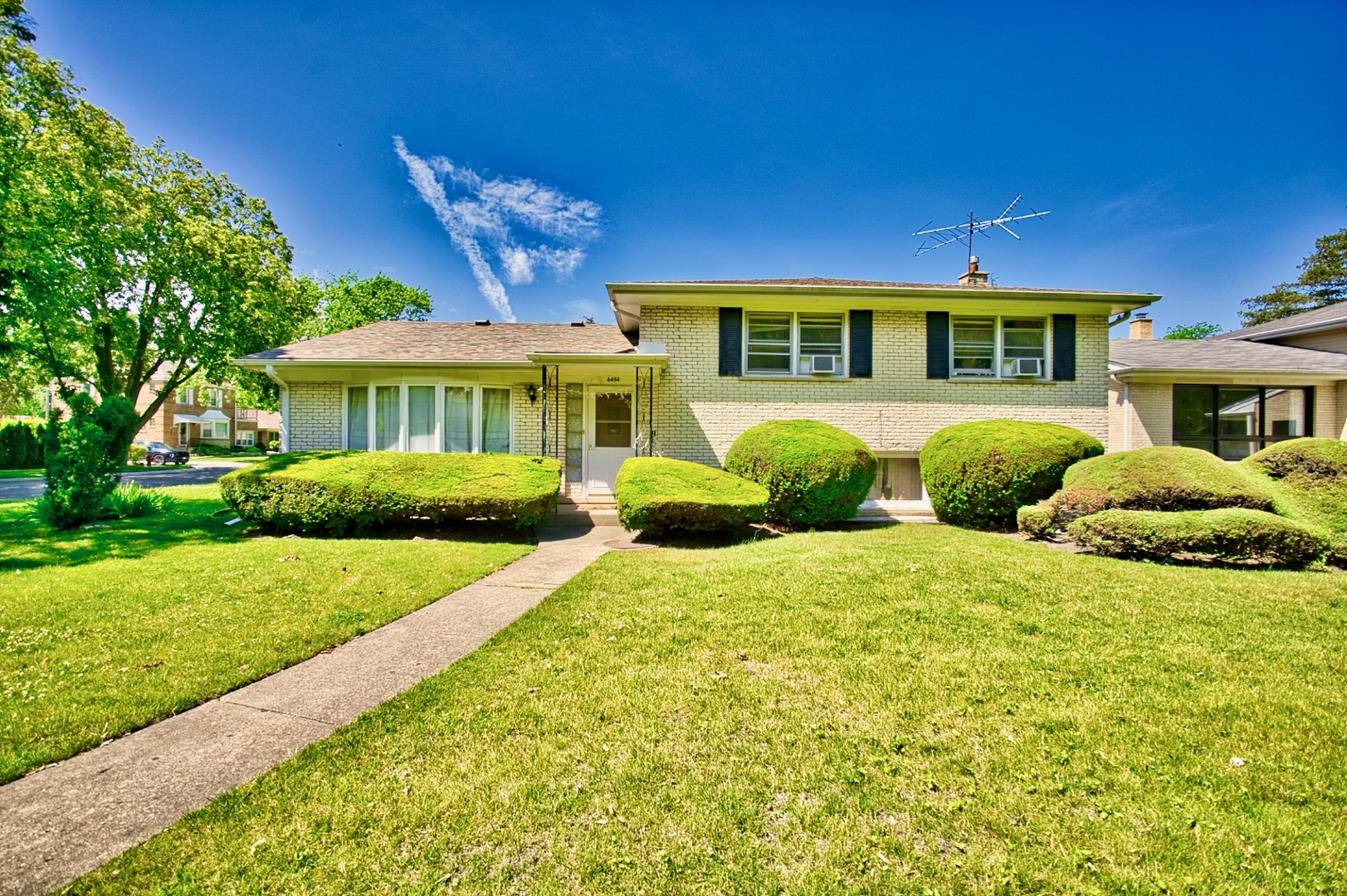 Skokie, Illinois, 60076, United States, 4 Bedrooms Bedrooms, ,3 BathroomsBathrooms,Residential,For Sale,1974514