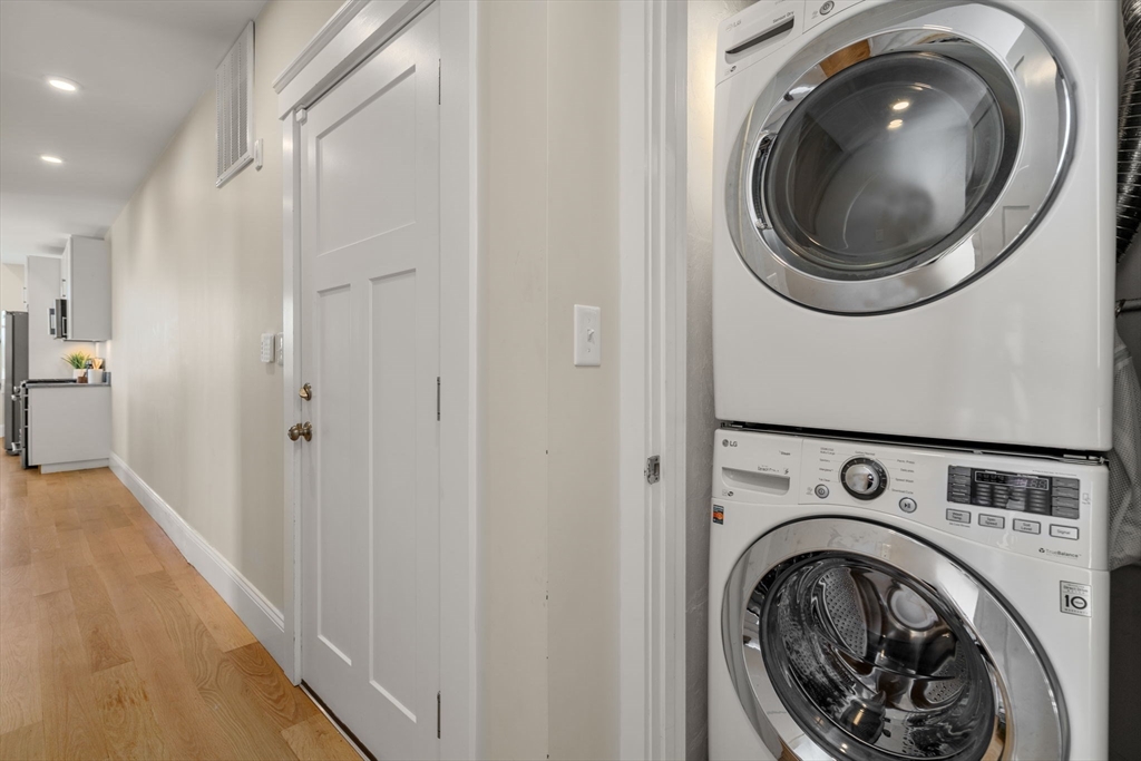 Somerville, Massachusetts, 02143, United States, 2 Bedrooms Bedrooms, ,2 BathroomsBathrooms,Residential,For Sale,1934181