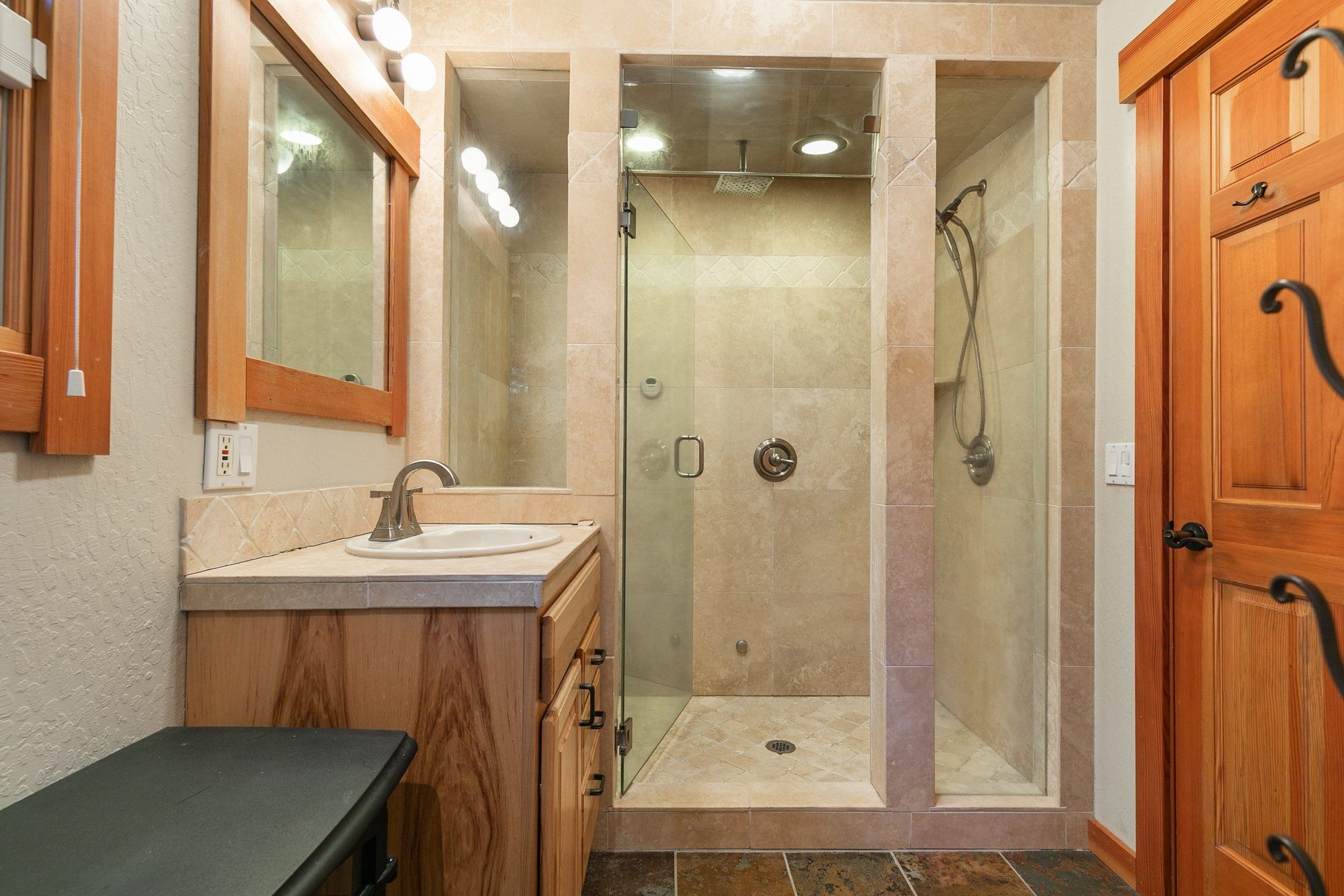  Home 3 Blocks from Lake Tahoe with 4 Car Garage for Cars & Boats - 物件實景