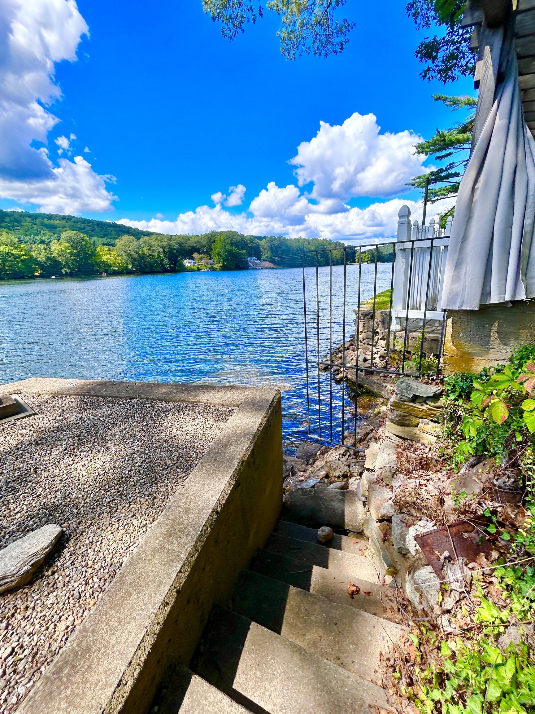 Seymour, Connecticut, 06483, United States, 3 Bedrooms Bedrooms, ,2 BathroomsBathrooms,Residential,For Sale,1933052