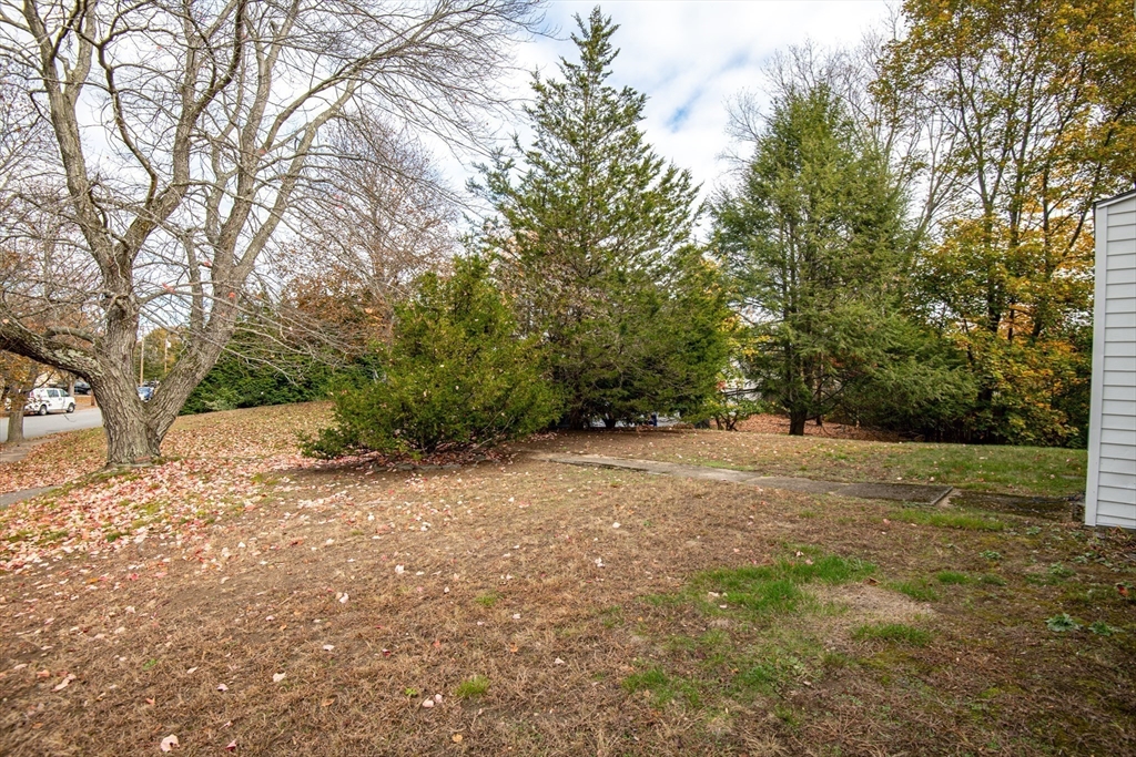 Stoneham, Massachusetts, 02180, United States, 3 Bedrooms Bedrooms, ,1 BathroomBathrooms,Residential,For Sale,1974413