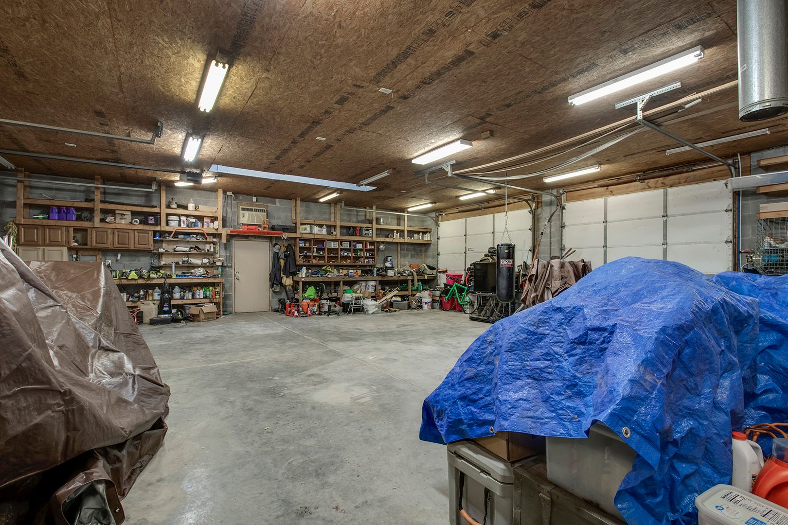 Kingston, Tennessee, 37763, United States, 5 Bedrooms Bedrooms, ,5 BathroomsBathrooms,Residential,For Sale,2011404