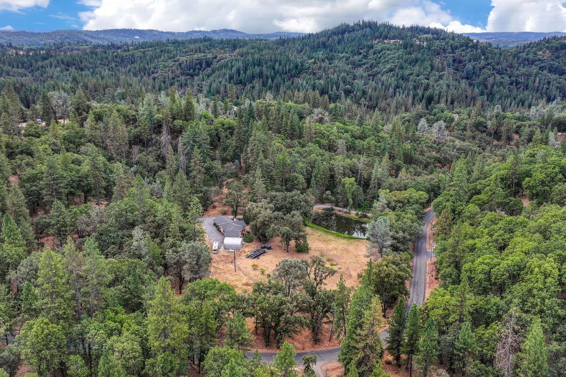  Spacious Grass Valley Country Property, 5 acres, shop and pond - 物件實景