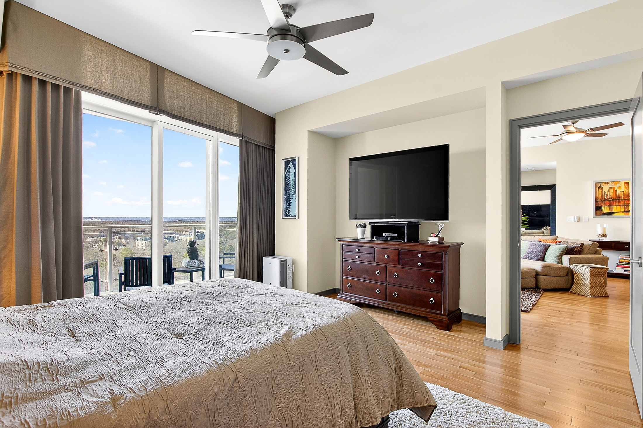  Immaculate Two Bedroom with Dedicated Office/Den at Sought-after Terminus - 物件實景