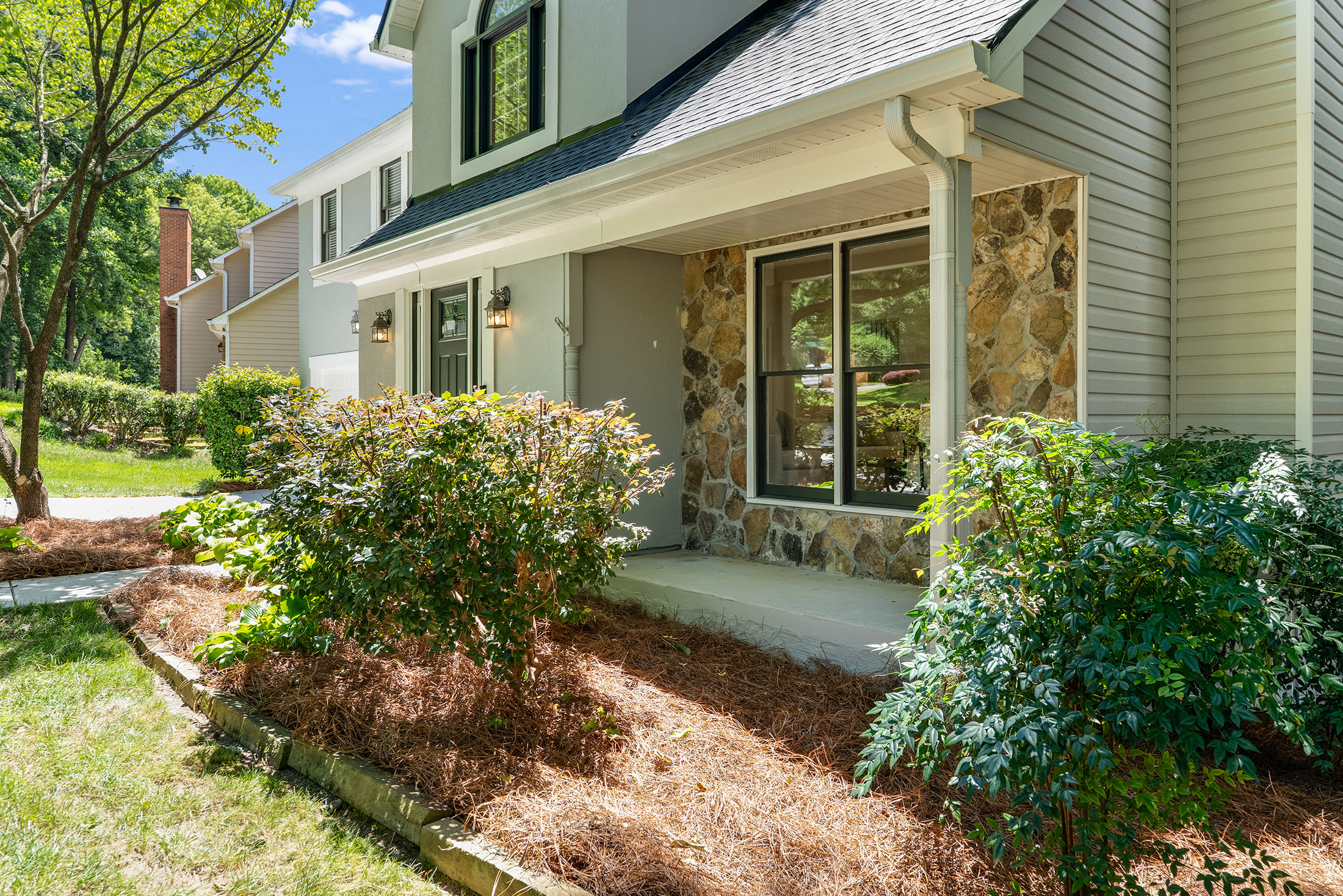  Exceptional Value in Mannings Ridge with Major Updates Throughout - 物件實景