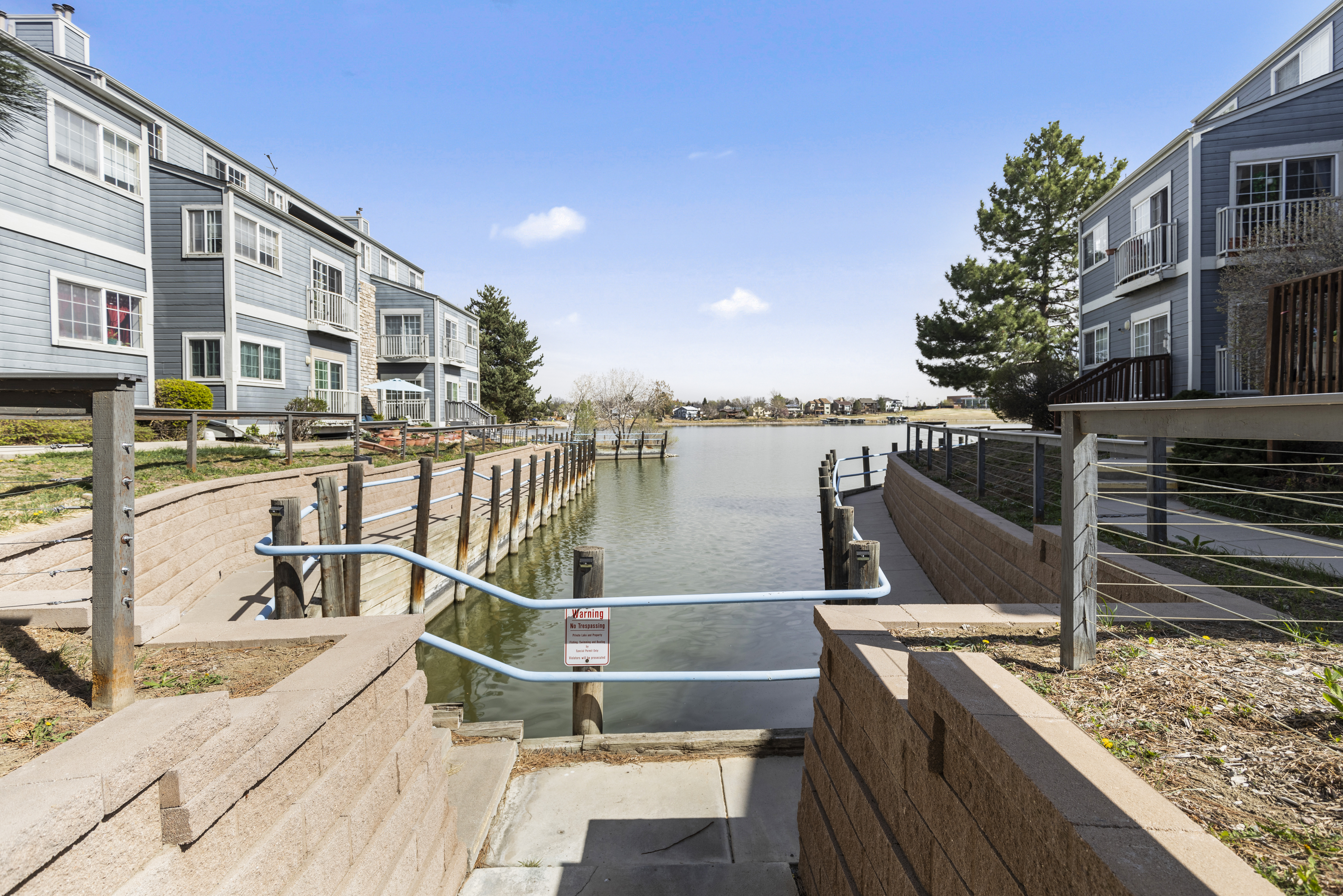  Expansive water views and a light-filled interior create a truly unique setting - 物件實景