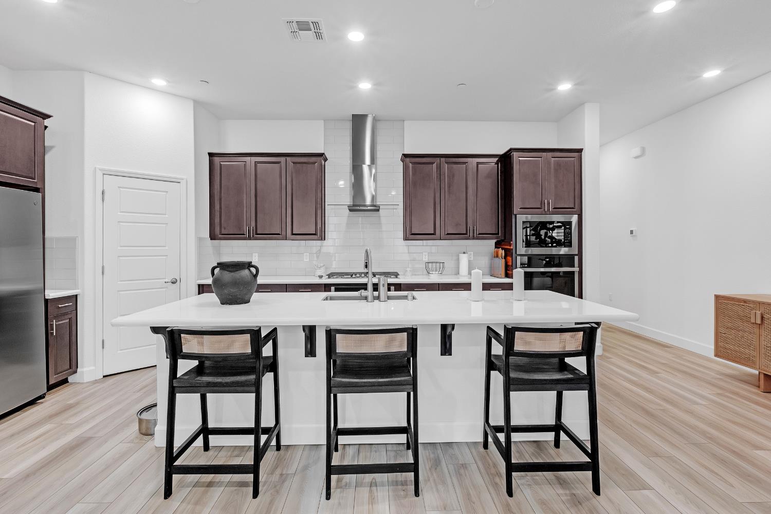 Sacramento, California, 95835, United States, 4 Bedrooms Bedrooms, ,3 BathroomsBathrooms,Residential,For Sale,1998262