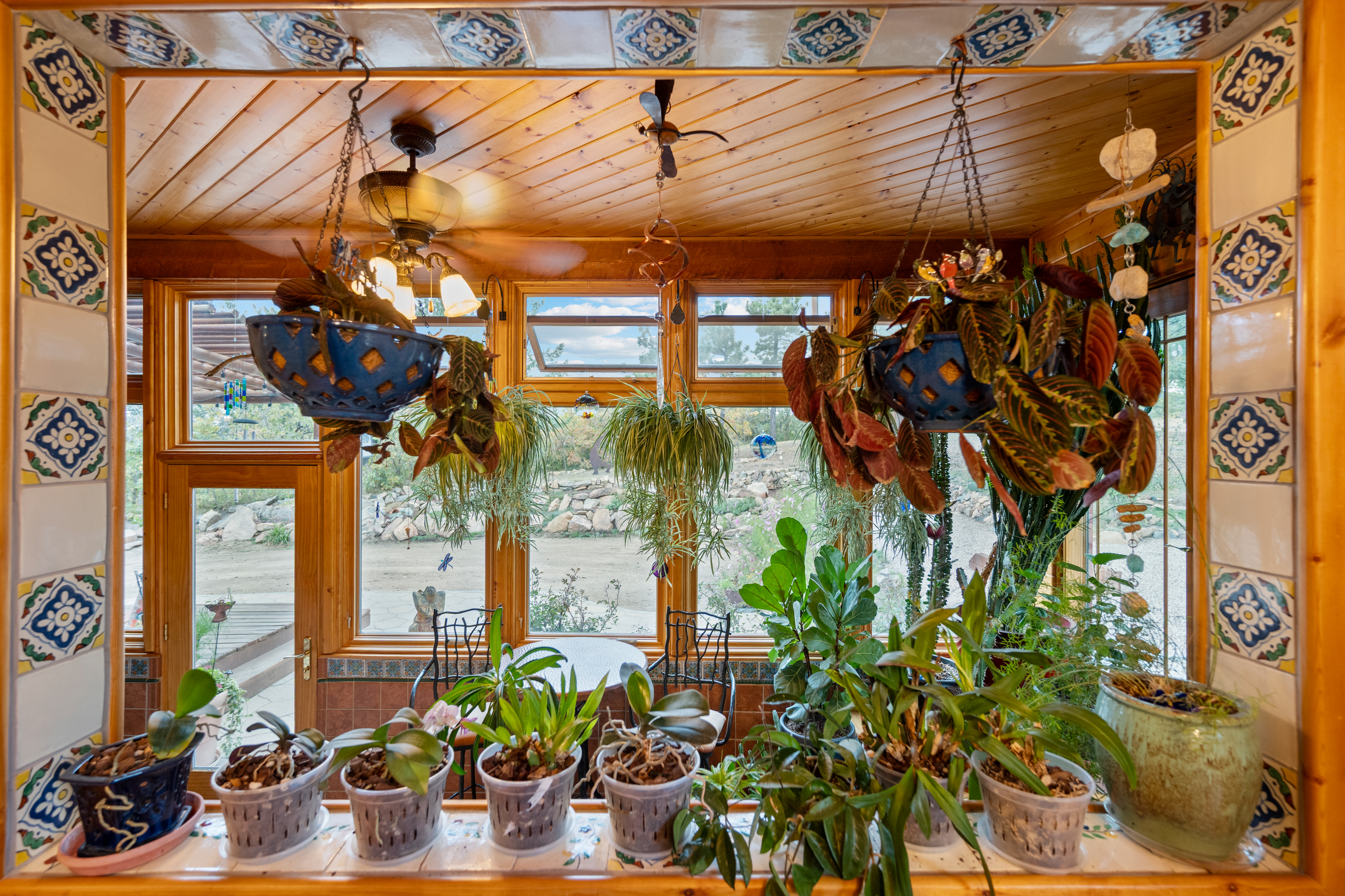  Chatfield Reservoir Log Home on Horse-Friendly 5 Acres with Wrap-Around Decks - 物件實景