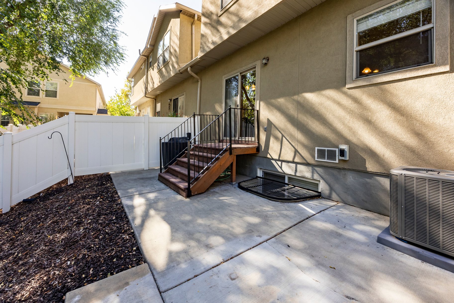  Private Millcreek Townhome with Fenced Backyard & Vaulted Ceilings - 物件實景