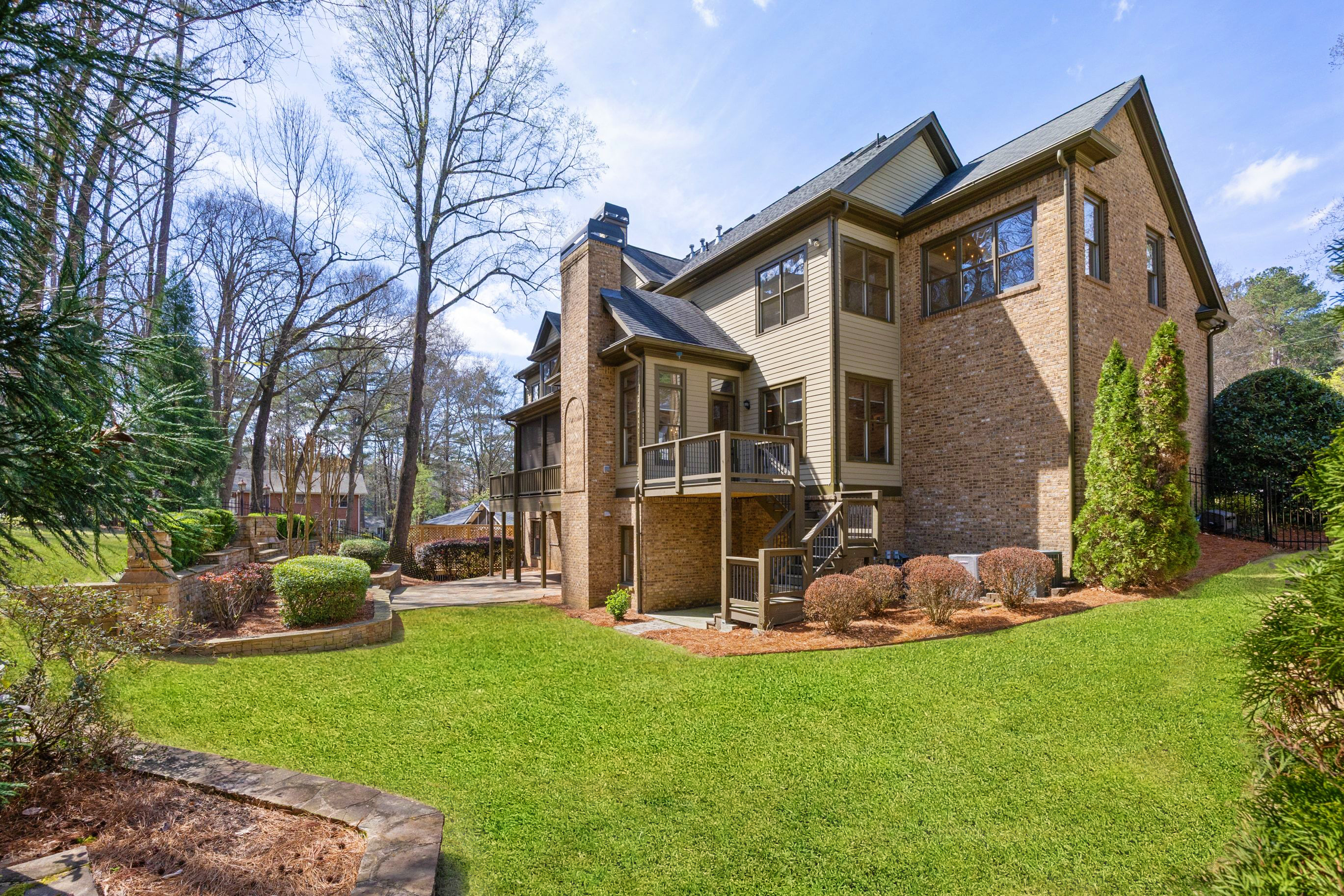  Move-in Ready Home Offers Exceptional Space, Comfort, and Craftsmanship - 物件實景