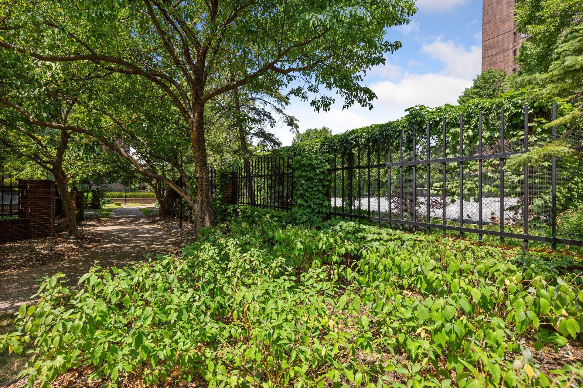 Minneapolis, Minnesota, 55403, United States, 2 Bedrooms Bedrooms, ,1 BathroomBathrooms,Residential,For Sale,1794027