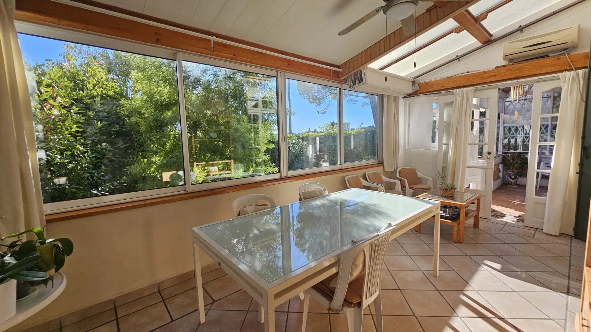 Cannes, Provence-Alpes-Côte d’Azur, 06400, FR, 2 Bedrooms Bedrooms, ,Residential,For Sale,1994438