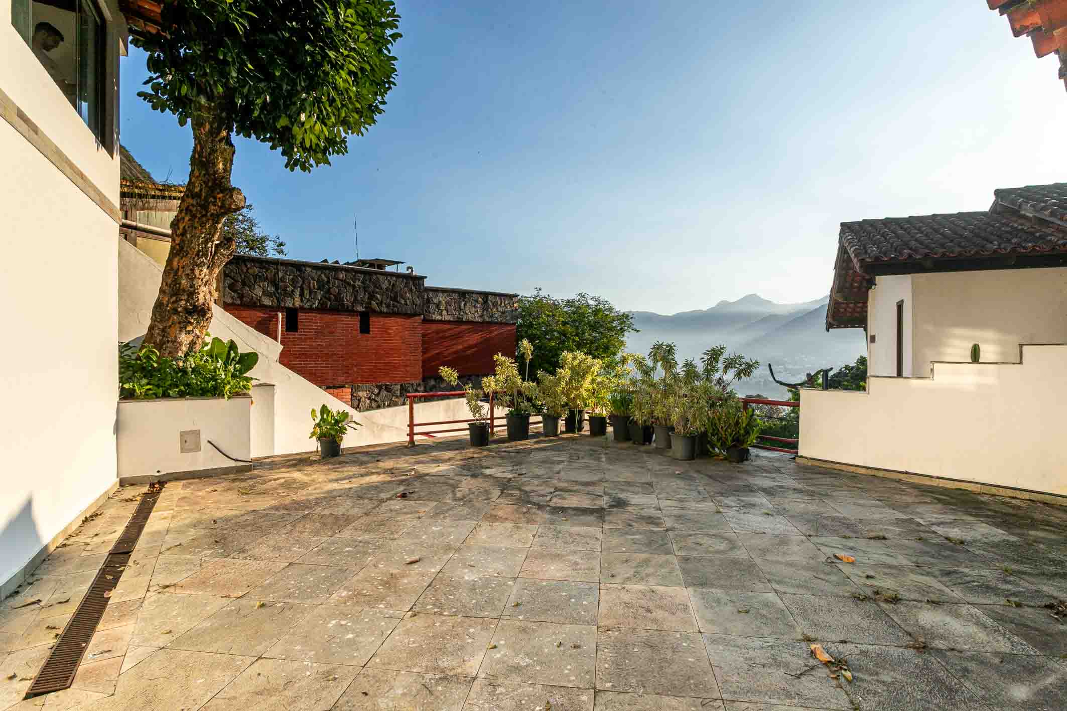  Nature connected residence with privileged views. - 物件實景