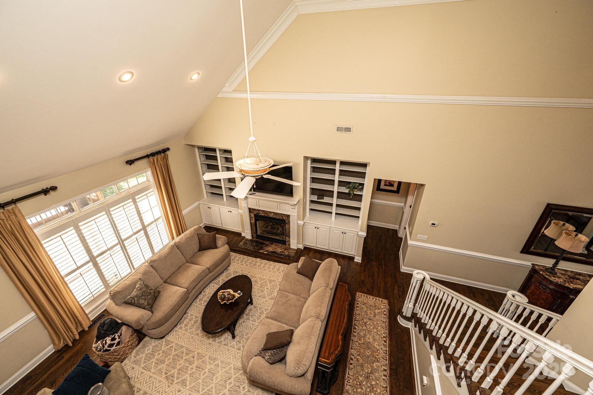 Hickory, North Carolina, 28601, United States, 5 Bedrooms Bedrooms, ,5 BathroomsBathrooms,Residential,For Sale,1758743