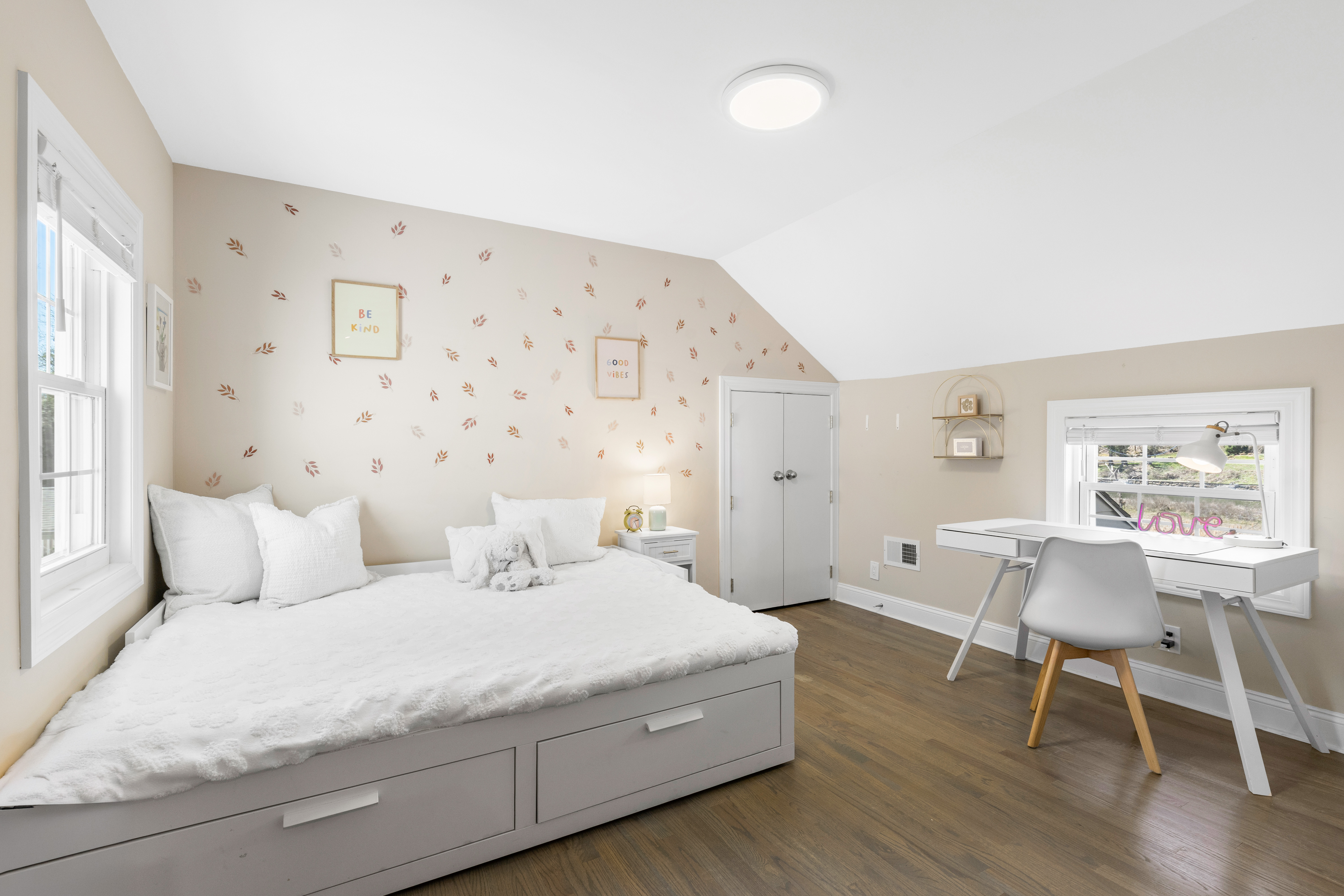  Fully Renovated Shore Acres Home - 物件實景