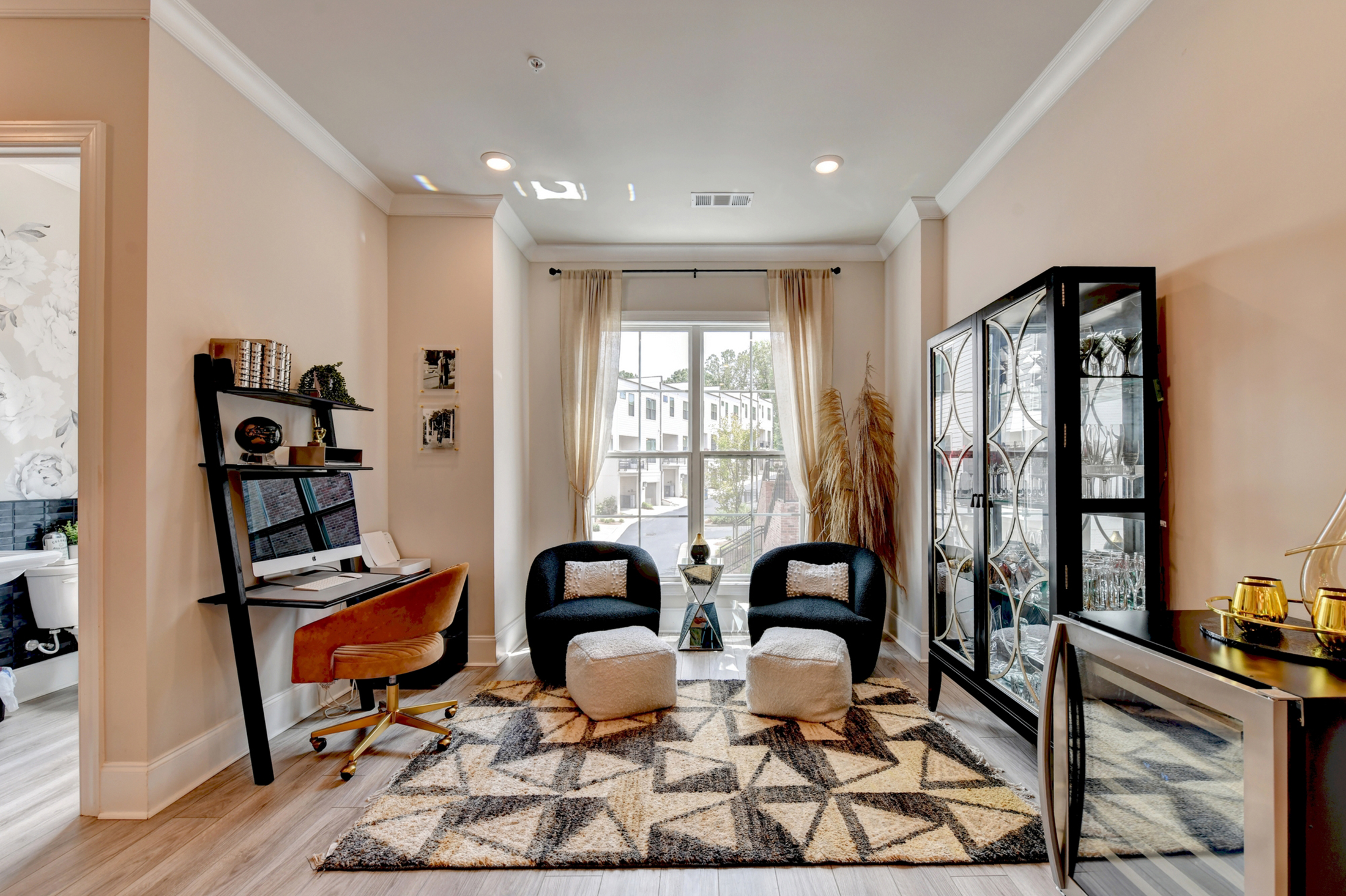  Welcome Home to this Magnificent Three-Story Townhome - 物件實景