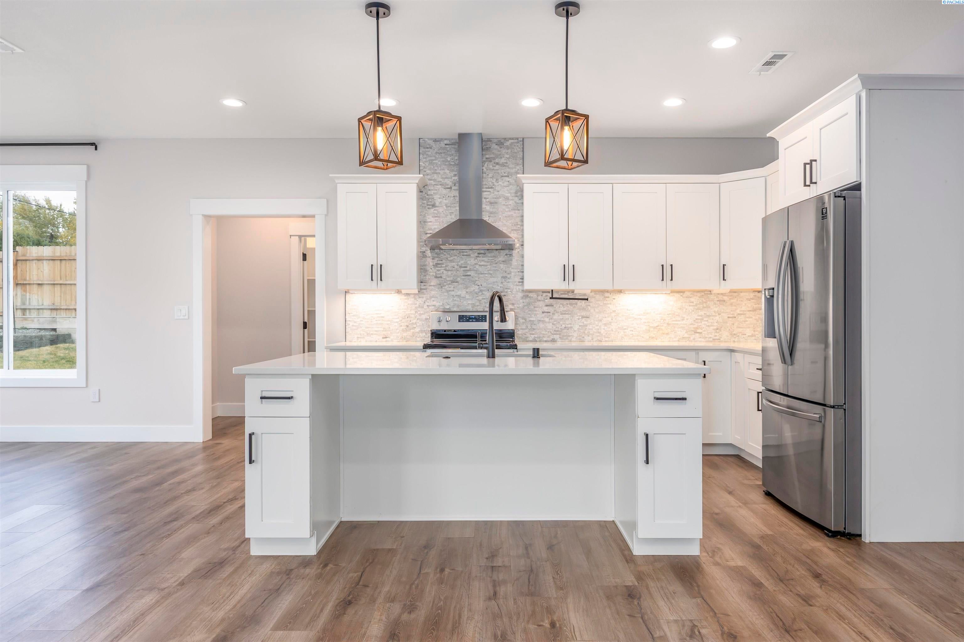 Grandview, Washington, 98930, United States, 5 Bedrooms Bedrooms, ,3 BathroomsBathrooms,Residential,For Sale,1988632