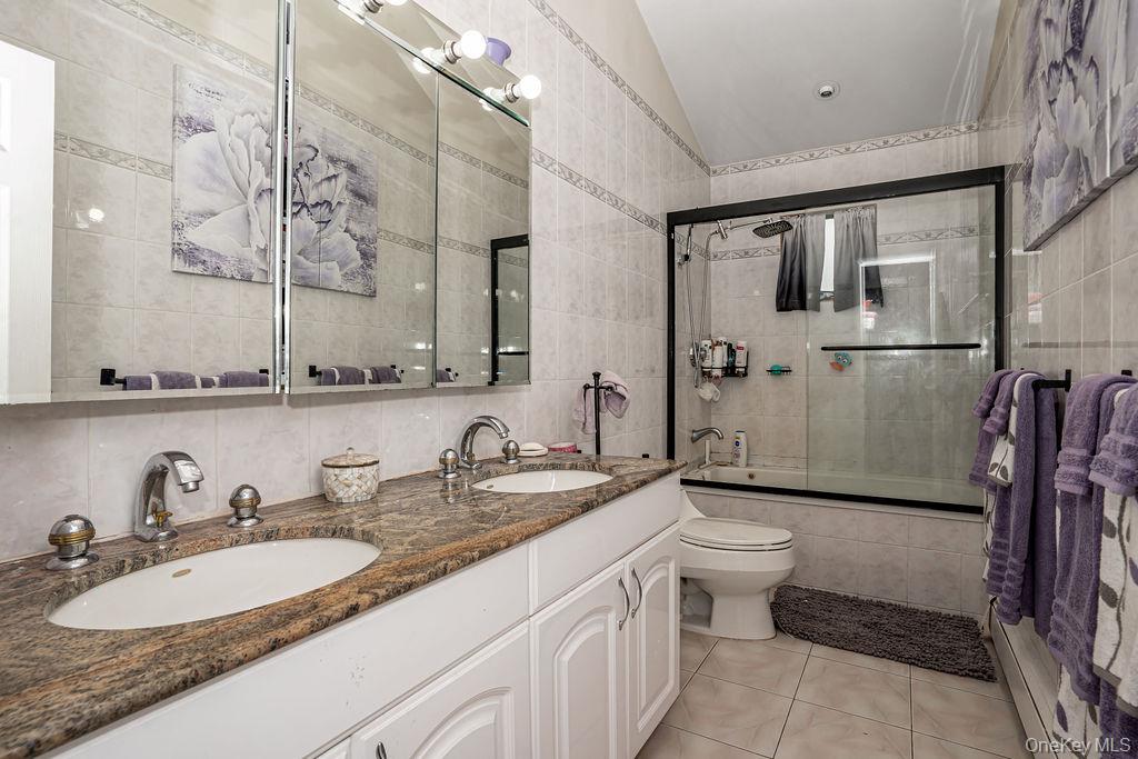 Lynbrook, New York, 11563, United States, 5 Bedrooms Bedrooms, ,3 BathroomsBathrooms,Residential,For Sale,1917433
